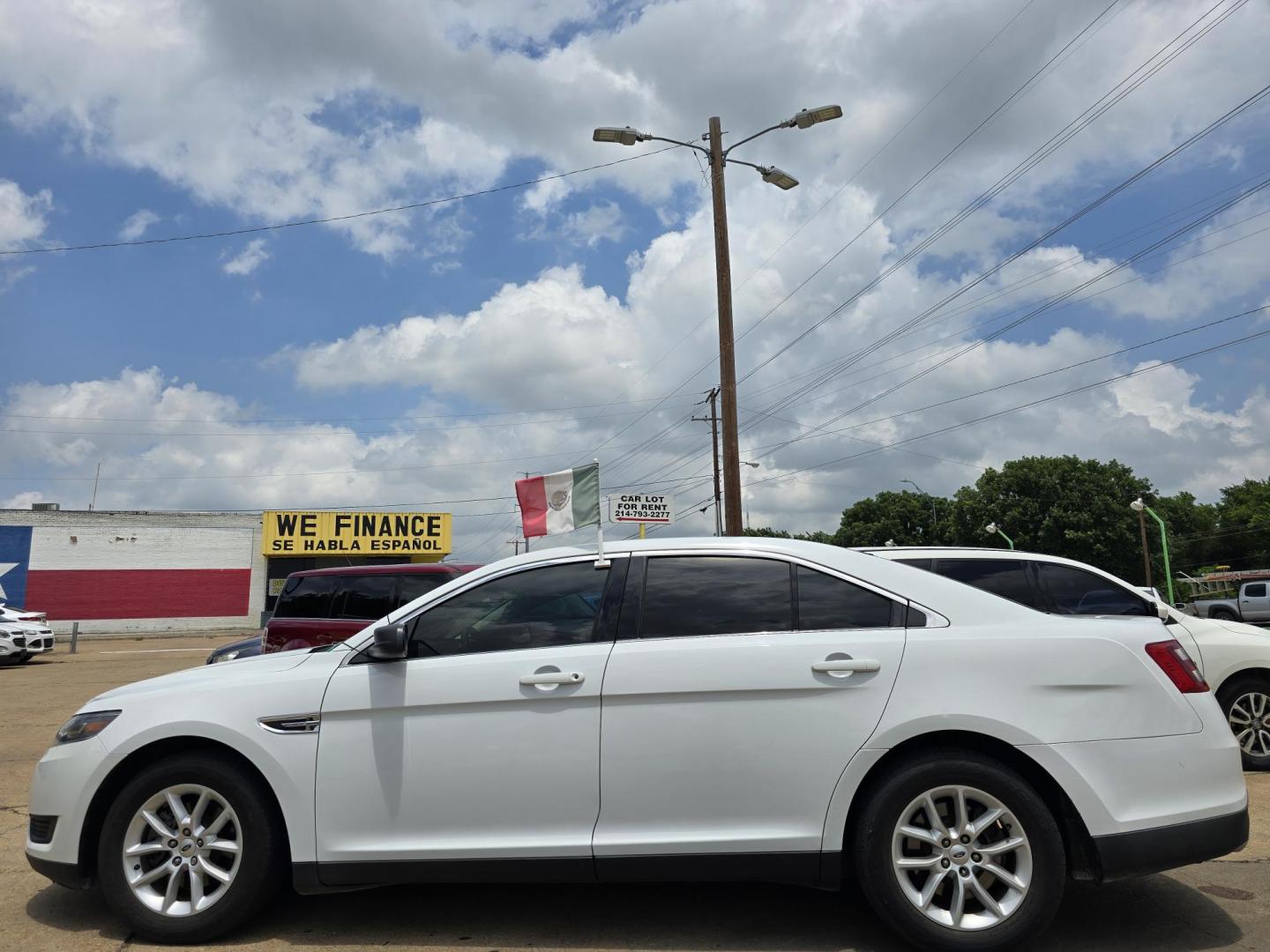 2014 WHITE Ford Taurus SE (1FAHP2D88EG) with an 3.5L V6 DOHC 24V engine, 6-Speed Automatic transmission, located at 2660 S.Garland Avenue, Garland, TX, 75041, (469) 298-3118, 32.885551, -96.655602 - Photo#6