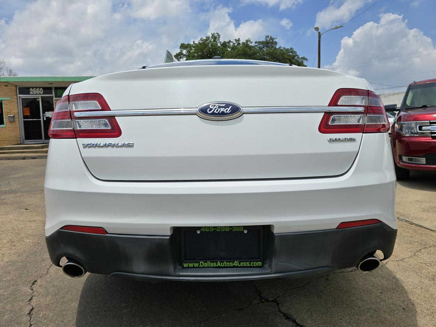 2014 WHITE Ford Taurus SE (1FAHP2D88EG) with an 3.5L V6 DOHC 24V engine, 6-Speed Automatic transmission, located at 2660 S.Garland Avenue, Garland, TX, 75041, (469) 298-3118, 32.885551, -96.655602 - Photo#4