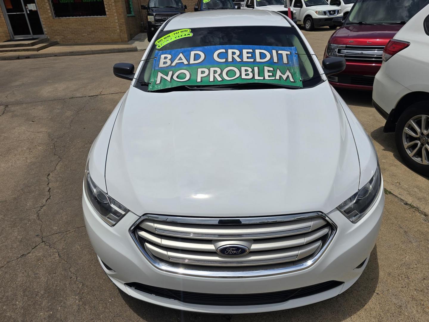 2014 WHITE Ford Taurus SE (1FAHP2D88EG) with an 3.5L V6 DOHC 24V engine, 6-Speed Automatic transmission, located at 2660 S.Garland Avenue, Garland, TX, 75041, (469) 298-3118, 32.885551, -96.655602 - Photo#8