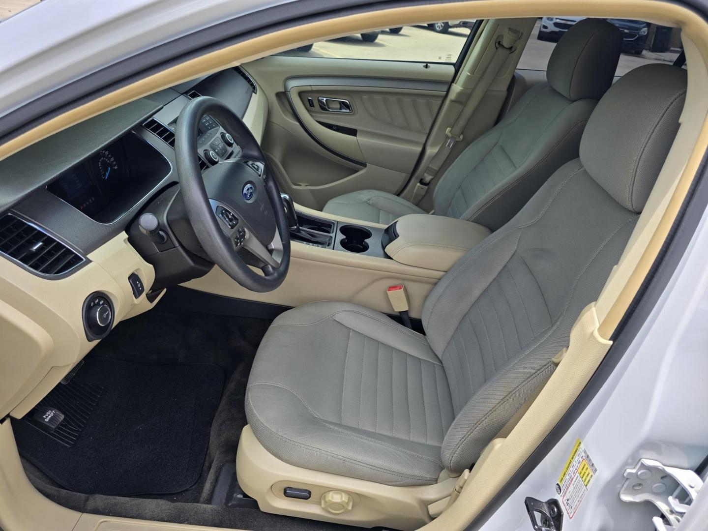 2014 WHITE Ford Taurus SE (1FAHP2D88EG) with an 3.5L V6 DOHC 24V engine, 6-Speed Automatic transmission, located at 2660 S.Garland Avenue, Garland, TX, 75041, (469) 298-3118, 32.885551, -96.655602 - Photo#11
