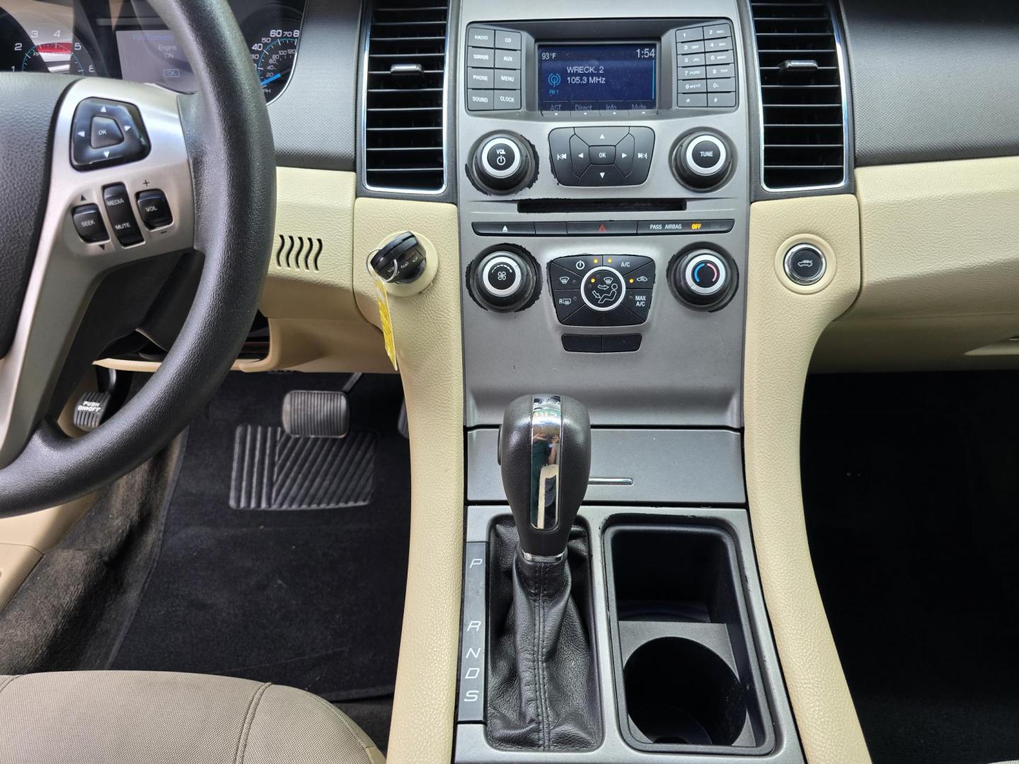 2014 WHITE Ford Taurus SE (1FAHP2D88EG) with an 3.5L V6 DOHC 24V engine, 6-Speed Automatic transmission, located at 2660 S.Garland Avenue, Garland, TX, 75041, (469) 298-3118, 32.885551, -96.655602 - Photo#13