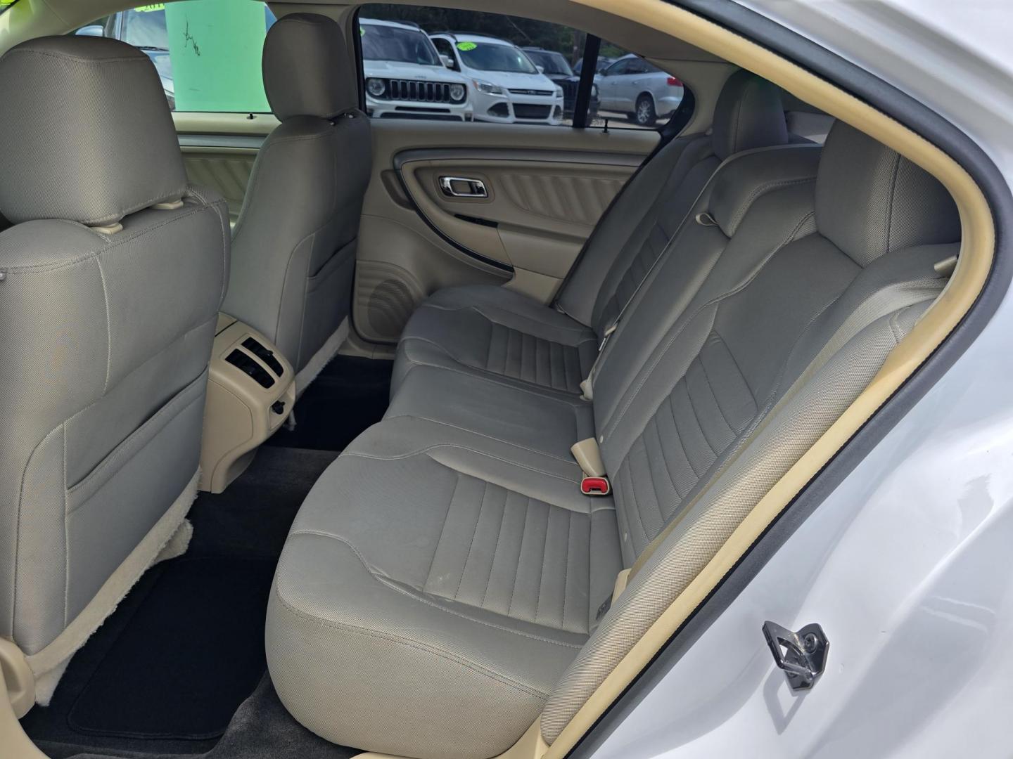 2014 WHITE Ford Taurus SE (1FAHP2D88EG) with an 3.5L V6 DOHC 24V engine, 6-Speed Automatic transmission, located at 2660 S.Garland Avenue, Garland, TX, 75041, (469) 298-3118, 32.885551, -96.655602 - Photo#14