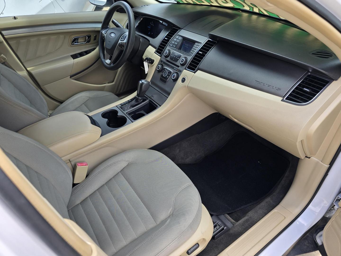 2014 WHITE Ford Taurus SE (1FAHP2D88EG) with an 3.5L V6 DOHC 24V engine, 6-Speed Automatic transmission, located at 2660 S.Garland Avenue, Garland, TX, 75041, (469) 298-3118, 32.885551, -96.655602 - Photo#17