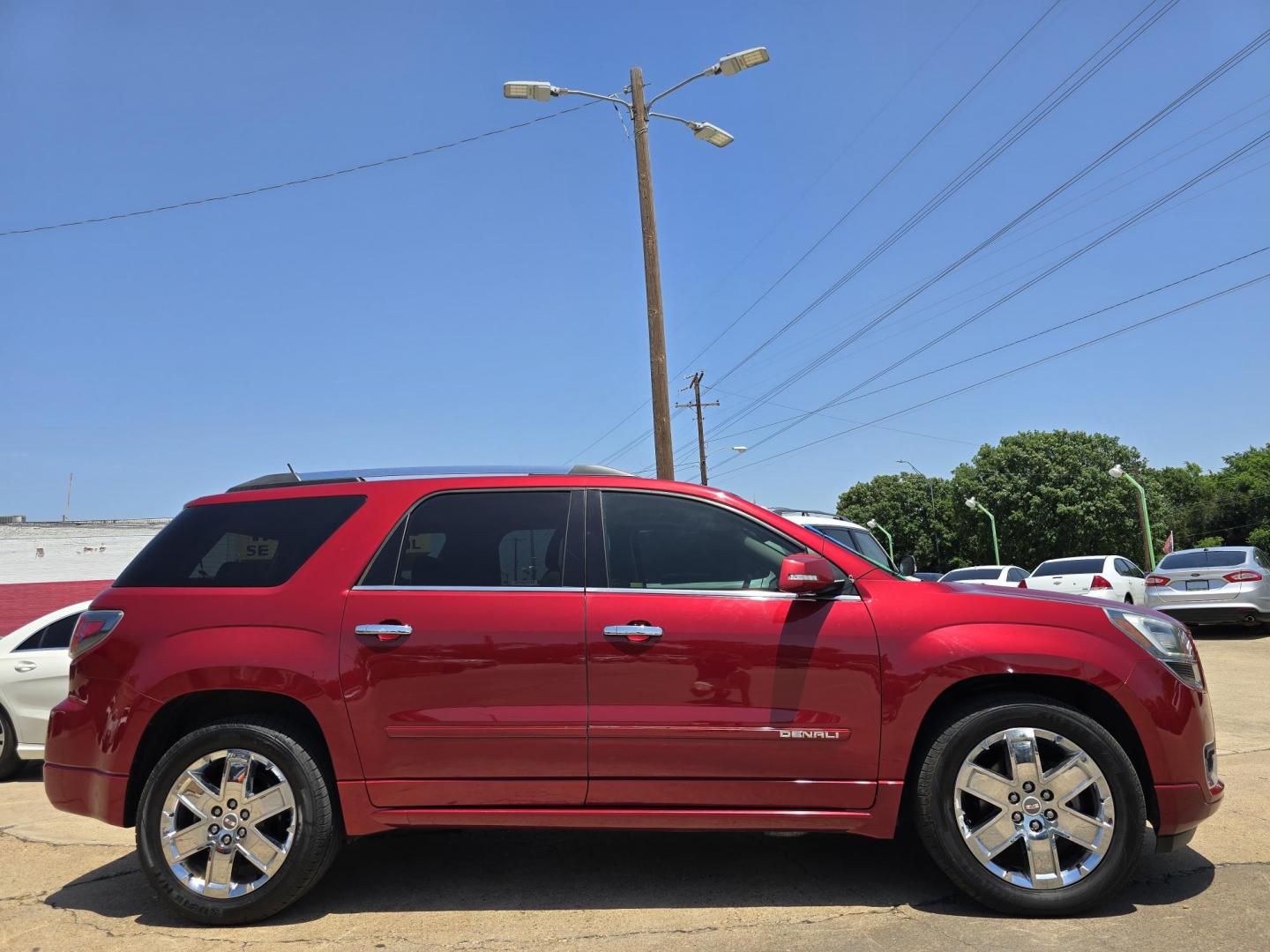 2014 RED GMC Acadia Denali (1GKKRTKD5EJ) with an 3.6L V6 DOHC 24V engine, 6-Speed Automatic transmission, located at 2660 S.Garland Avenue, Garland, TX, 75041, (469) 298-3118, 32.885551, -96.655602 - Photo#2