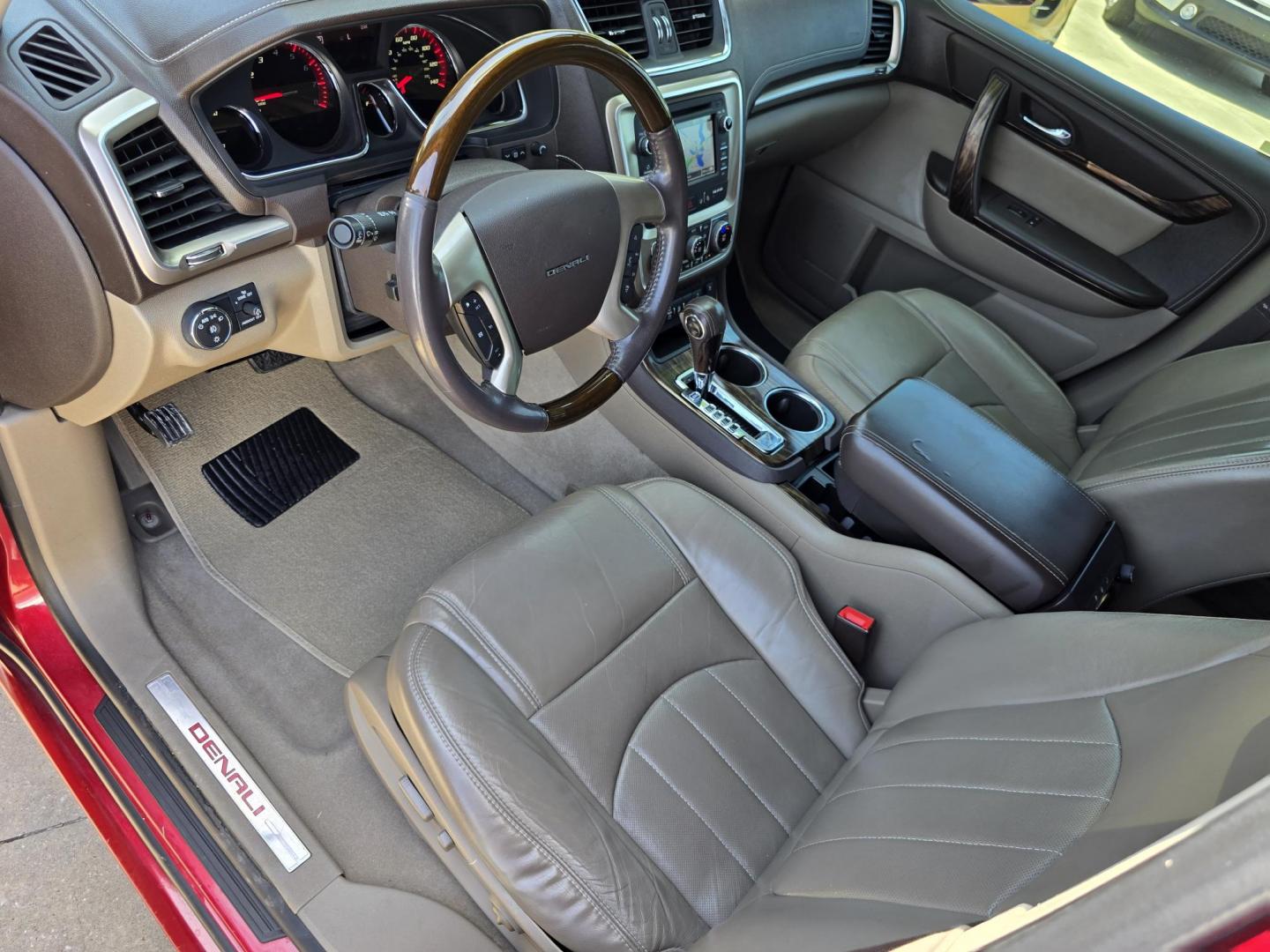 2014 RED GMC Acadia Denali (1GKKRTKD5EJ) with an 3.6L V6 DOHC 24V engine, 6-Speed Automatic transmission, located at 2660 S.Garland Avenue, Garland, TX, 75041, (469) 298-3118, 32.885551, -96.655602 - Photo#10