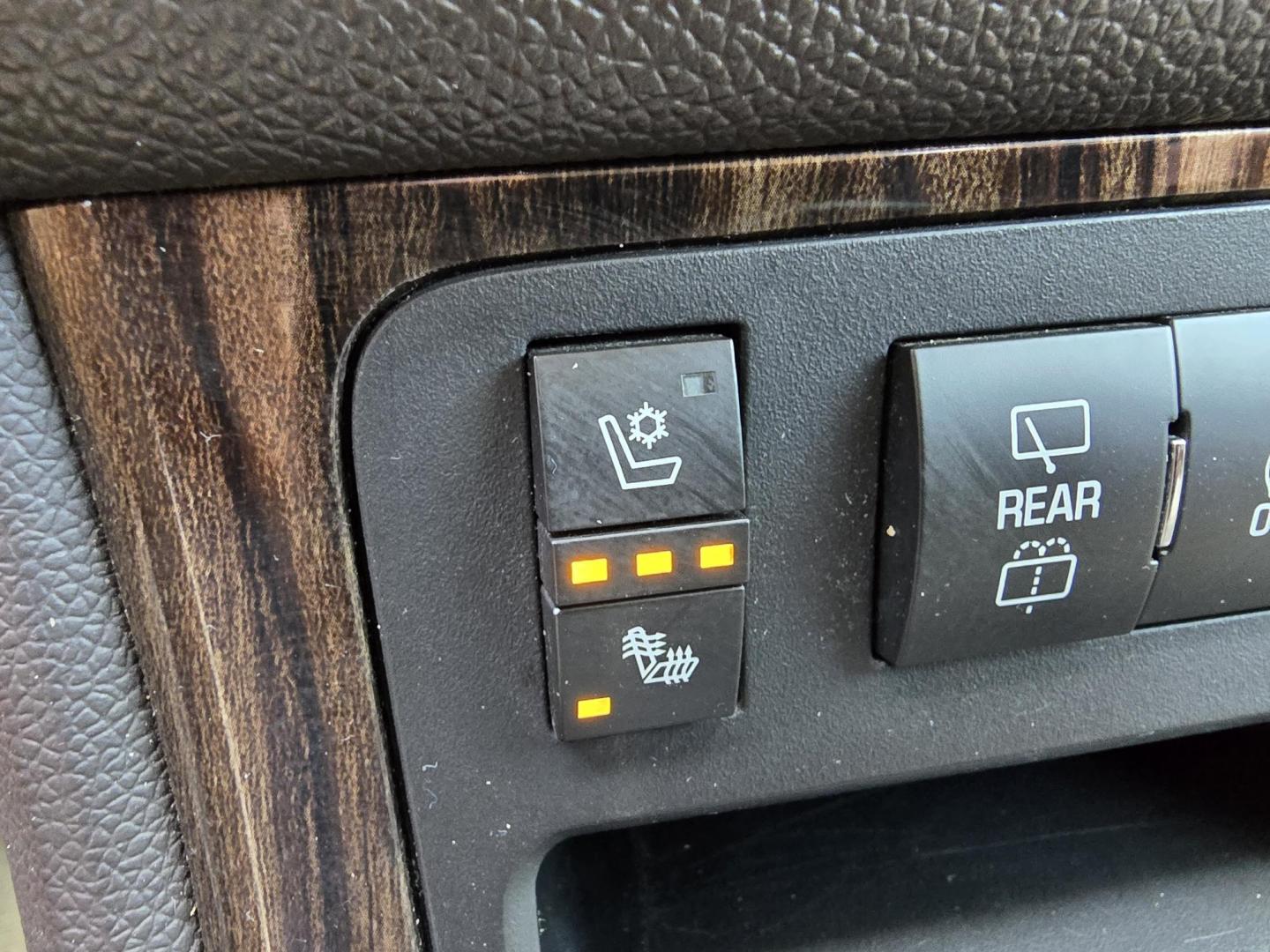 2014 RED GMC Acadia Denali (1GKKRTKD5EJ) with an 3.6L V6 DOHC 24V engine, 6-Speed Automatic transmission, located at 2660 S.Garland Avenue, Garland, TX, 75041, (469) 298-3118, 32.885551, -96.655602 - Photo#15