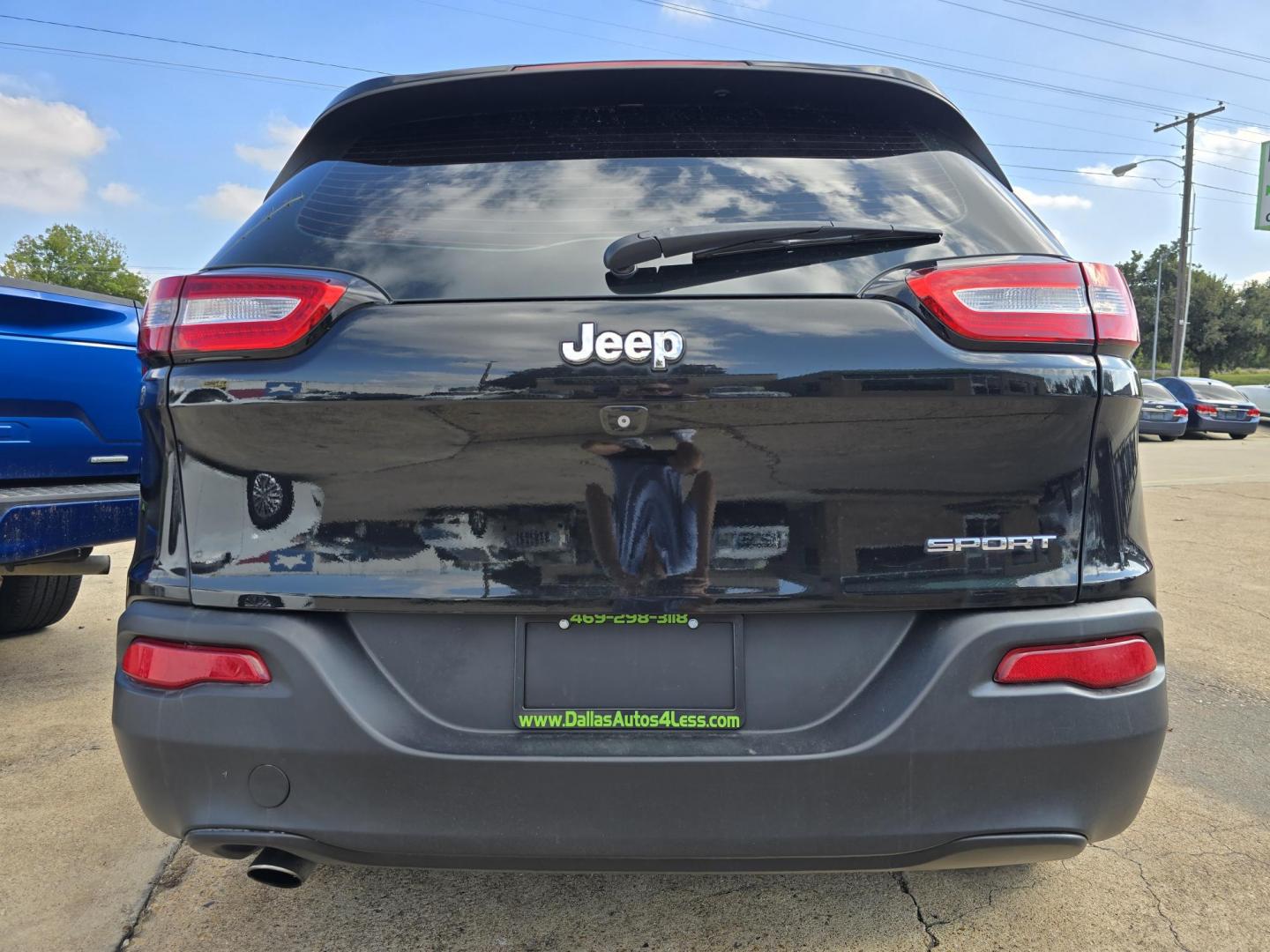 2014 BLACK Jeep Cherokee Sport (1C4PJLAB4EW) with an 2.4L L4 DOHC 16V engine, 9-Speed Automatic transmission, located at 2660 S.Garland Avenue, Garland, TX, 75041, (469) 298-3118, 32.885551, -96.655602 - Photo#4