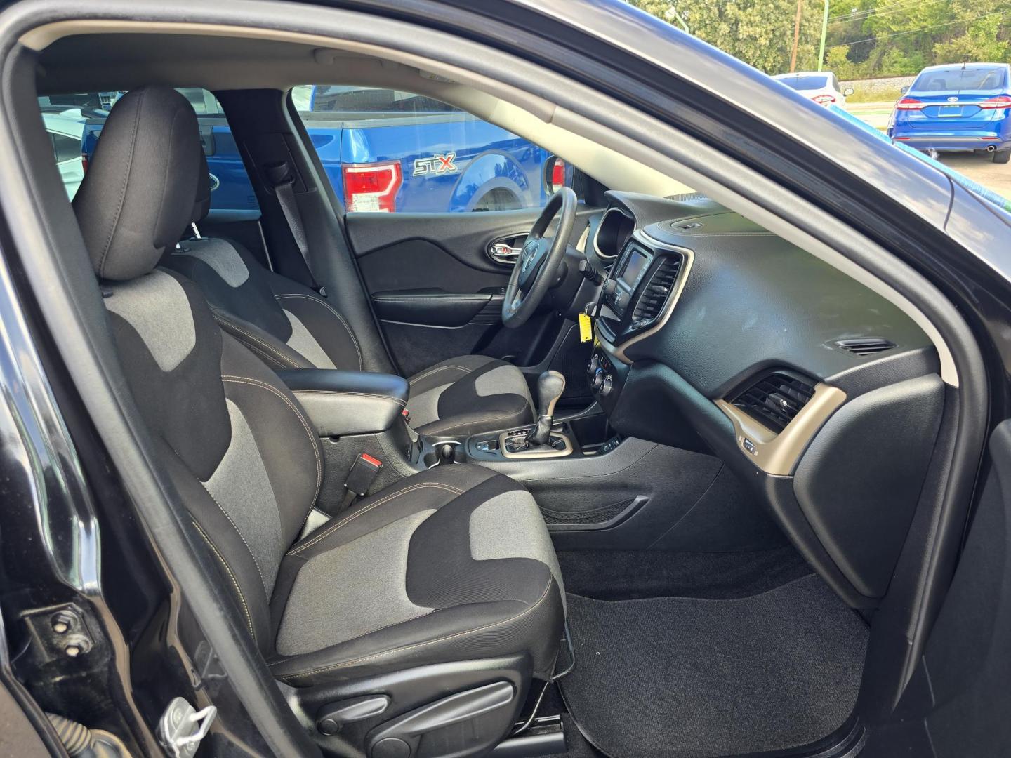 2014 BLACK Jeep Cherokee Sport (1C4PJLAB4EW) with an 2.4L L4 DOHC 16V engine, 9-Speed Automatic transmission, located at 2660 S.Garland Avenue, Garland, TX, 75041, (469) 298-3118, 32.885551, -96.655602 - Photo#19