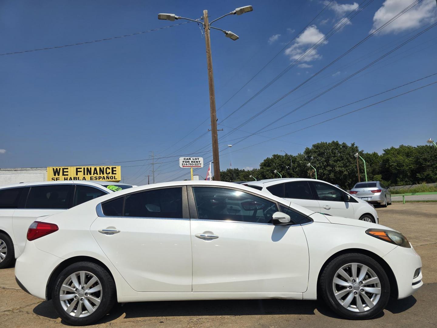 2014 DIAMOND WHITE /BLACK Kia Forte EX (KNAFX4A80E5) with an 2.0L L4 DOHC 16V engine, 6-Speed Automatic transmission, located at 2660 S.Garland Avenue, Garland, TX, 75041, (469) 298-3118, 32.885551, -96.655602 - Photo#2
