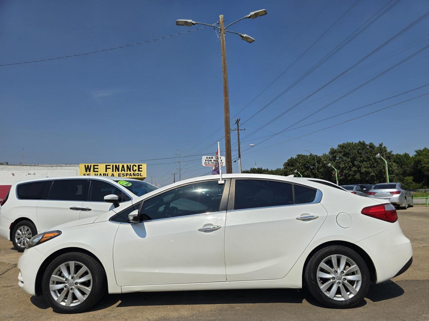 2014 DIAMOND WHITE /BLACK Kia Forte EX (KNAFX4A80E5) with an 2.0L L4 DOHC 16V engine, 6-Speed Automatic transmission, located at 2660 S.Garland Avenue, Garland, TX, 75041, (469) 298-3118, 32.885551, -96.655602 - Photo#6