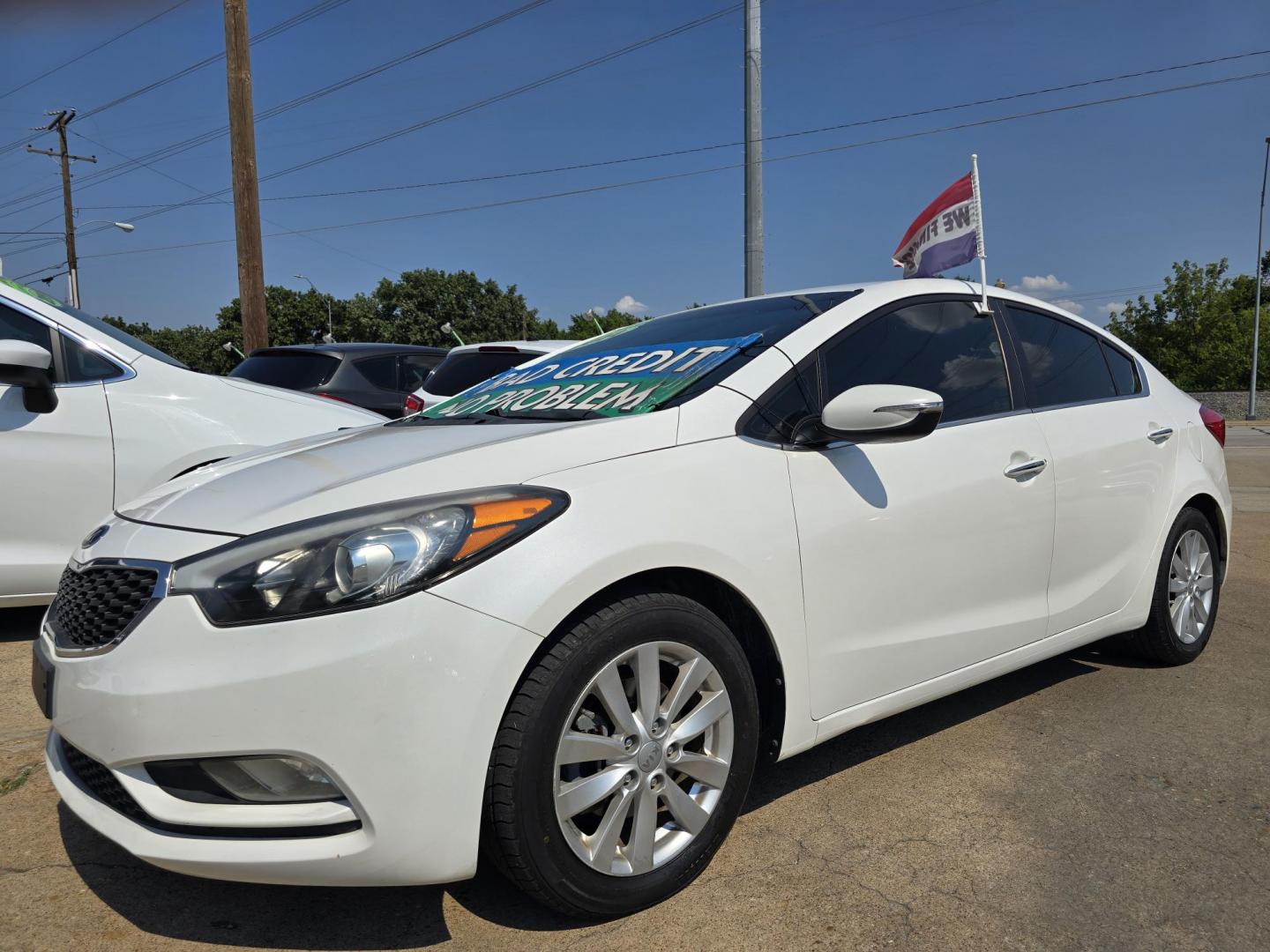 2014 DIAMOND WHITE /BLACK Kia Forte EX (KNAFX4A80E5) with an 2.0L L4 DOHC 16V engine, 6-Speed Automatic transmission, located at 2660 S.Garland Avenue, Garland, TX, 75041, (469) 298-3118, 32.885551, -96.655602 - Photo#7