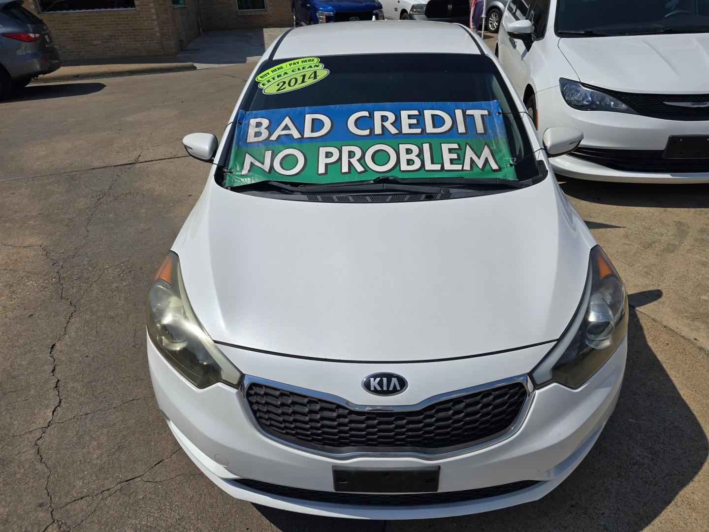 2014 DIAMOND WHITE /BLACK Kia Forte EX (KNAFX4A80E5) with an 2.0L L4 DOHC 16V engine, 6-Speed Automatic transmission, located at 2660 S.Garland Avenue, Garland, TX, 75041, (469) 298-3118, 32.885551, -96.655602 - Photo#8