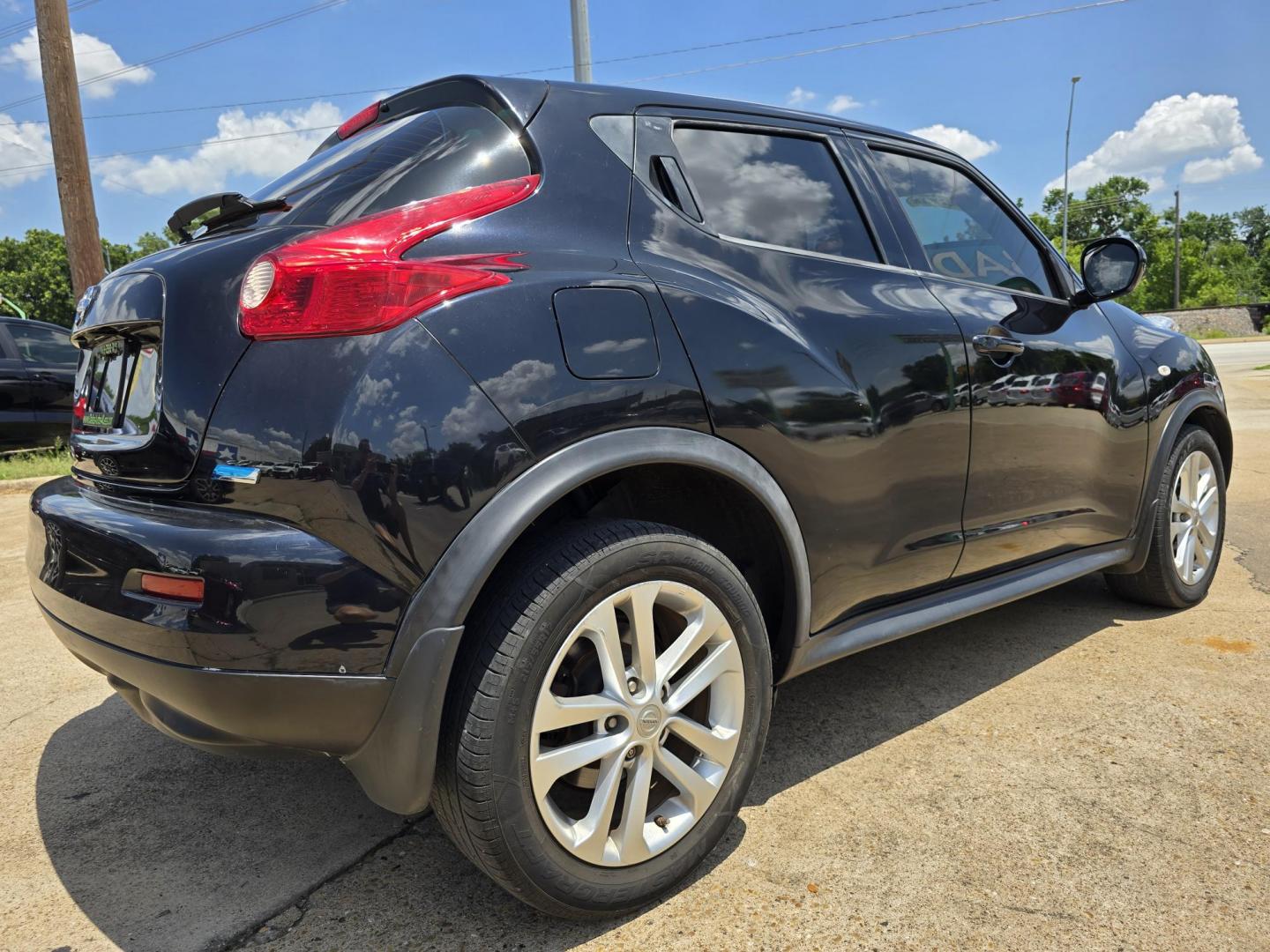 2014 BLUE Nissan Juke S (JN8AF5MR5ET) with an 1.6L L4 DOHC 16V engine, Continuously Variable Transmission transmission, located at 2660 S.Garland Avenue, Garland, TX, 75041, (469) 298-3118, 32.885551, -96.655602 - Photo#3