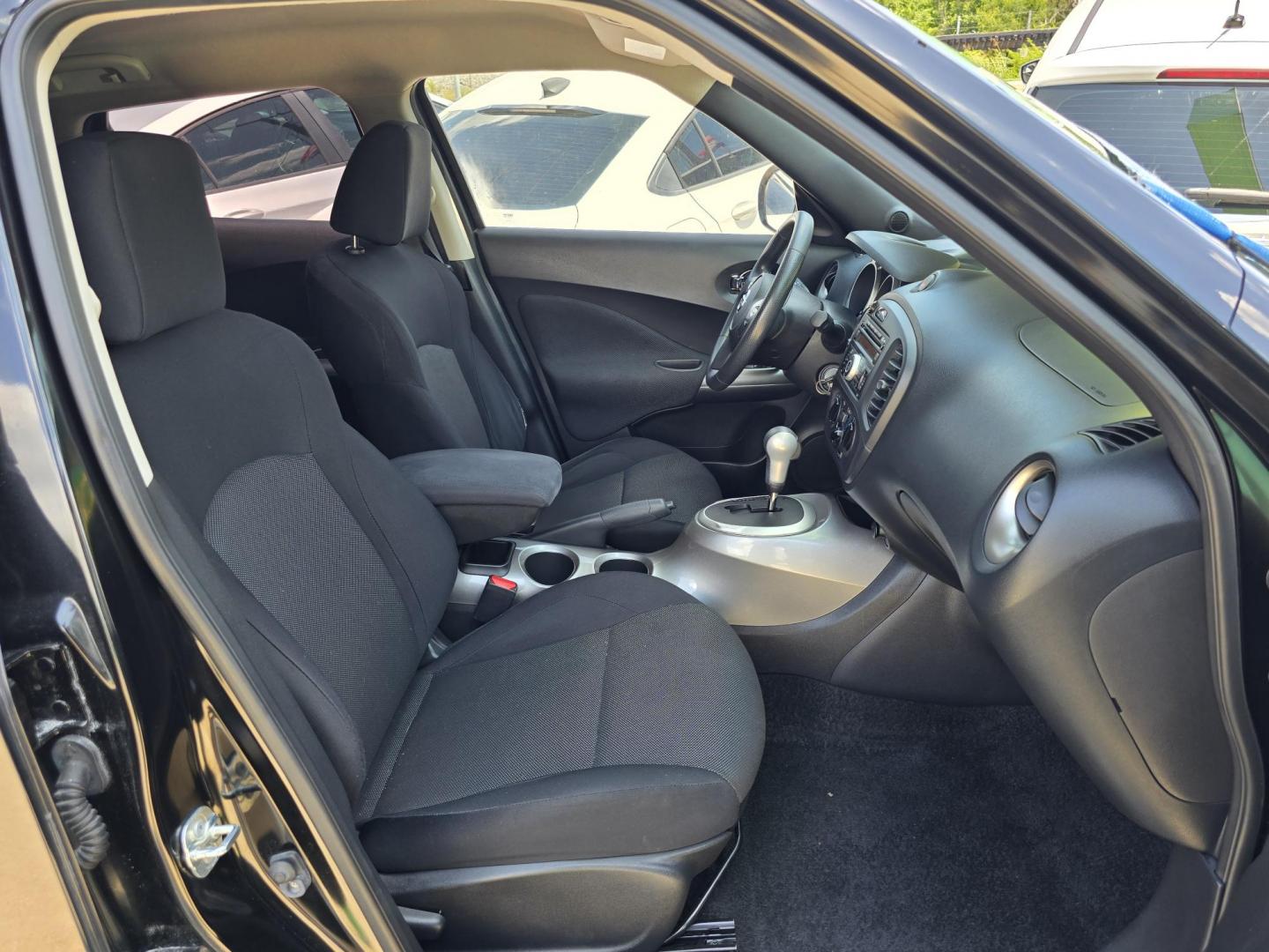 2014 BLUE Nissan Juke S (JN8AF5MR5ET) with an 1.6L L4 DOHC 16V engine, Continuously Variable Transmission transmission, located at 2660 S.Garland Avenue, Garland, TX, 75041, (469) 298-3118, 32.885551, -96.655602 - Photo#17