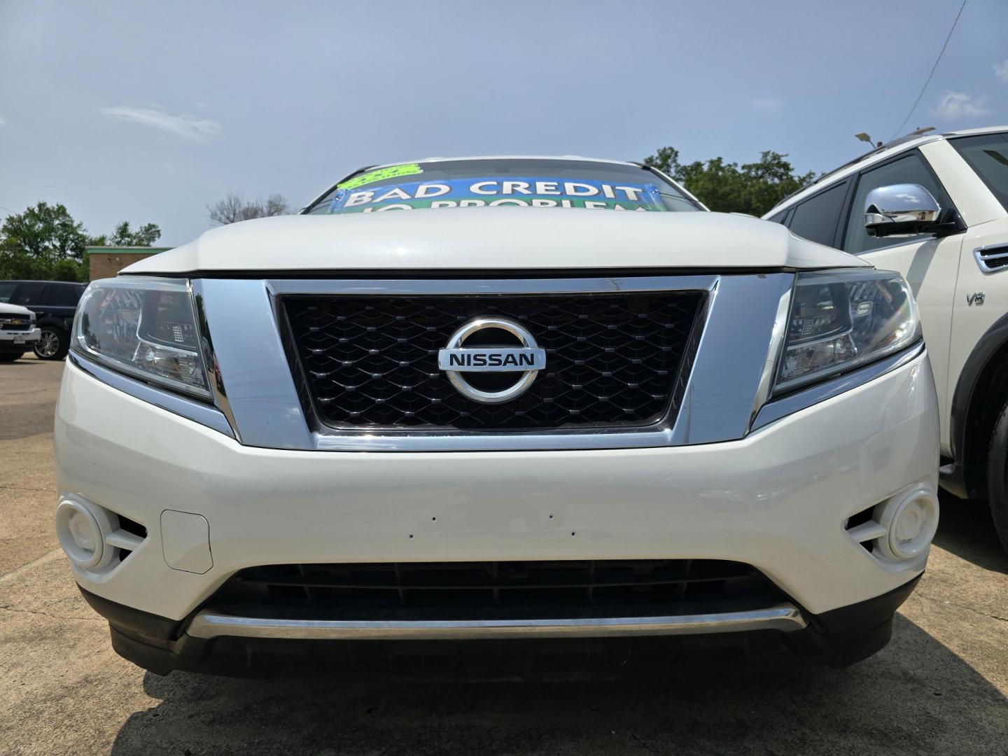 2014 WHITE /BEIGE Nissan Pathfinder S (5N1AR2MM4EC) with an 3.5L V6 DOHC 24V engine, Continuously Variable Transmission transmission, located at 2660 S.Garland Avenue, Garland, TX, 75041, (469) 298-3118, 32.885551, -96.655602 - Welcome to DallasAutos4Less, one of the Premier BUY HERE PAY HERE Dealers in the North Dallas Area. We specialize in financing to people with NO CREDIT or BAD CREDIT. We need proof of income, proof of residence, and a ID. Come buy your new car from us today!! This is a Very clean 2014 NISSAN PATH - Photo#9