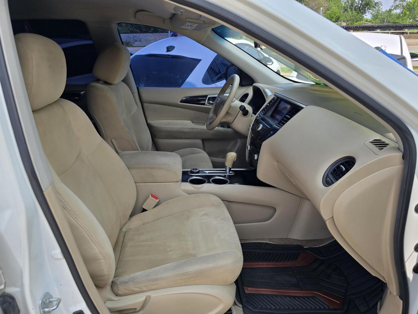 2014 WHITE /BEIGE Nissan Pathfinder S (5N1AR2MM4EC) with an 3.5L V6 DOHC 24V engine, Continuously Variable Transmission transmission, located at 2660 S.Garland Avenue, Garland, TX, 75041, (469) 298-3118, 32.885551, -96.655602 - Welcome to DallasAutos4Less, one of the Premier BUY HERE PAY HERE Dealers in the North Dallas Area. We specialize in financing to people with NO CREDIT or BAD CREDIT. We need proof of income, proof of residence, and a ID. Come buy your new car from us today!! This is a Very clean 2014 NISSAN PATH - Photo#20
