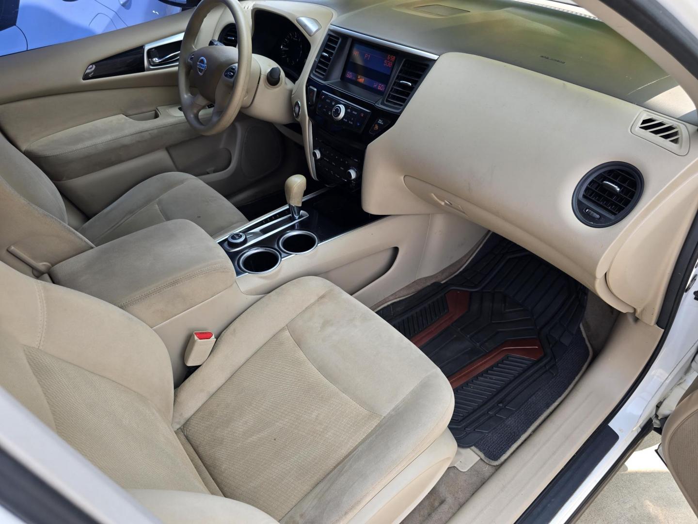 2014 WHITE /BEIGE Nissan Pathfinder S (5N1AR2MM4EC) with an 3.5L V6 DOHC 24V engine, Continuously Variable Transmission transmission, located at 2660 S.Garland Avenue, Garland, TX, 75041, (469) 298-3118, 32.885551, -96.655602 - Welcome to DallasAutos4Less, one of the Premier BUY HERE PAY HERE Dealers in the North Dallas Area. We specialize in financing to people with NO CREDIT or BAD CREDIT. We need proof of income, proof of residence, and a ID. Come buy your new car from us today!! This is a Very clean 2014 NISSAN PATH - Photo#21