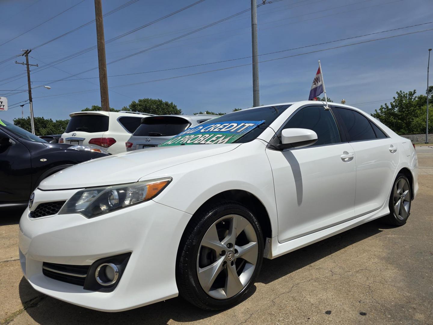 2014 DIAMOND WHITE Toyota Camry SE SPORT (4T1BF1FKXEU) with an 2.5L L4 DOHC 16V engine, 6-Speed Automatic transmission, located at 2660 S.Garland Avenue, Garland, TX, 75041, (469) 298-3118, 32.885551, -96.655602 - Photo#7