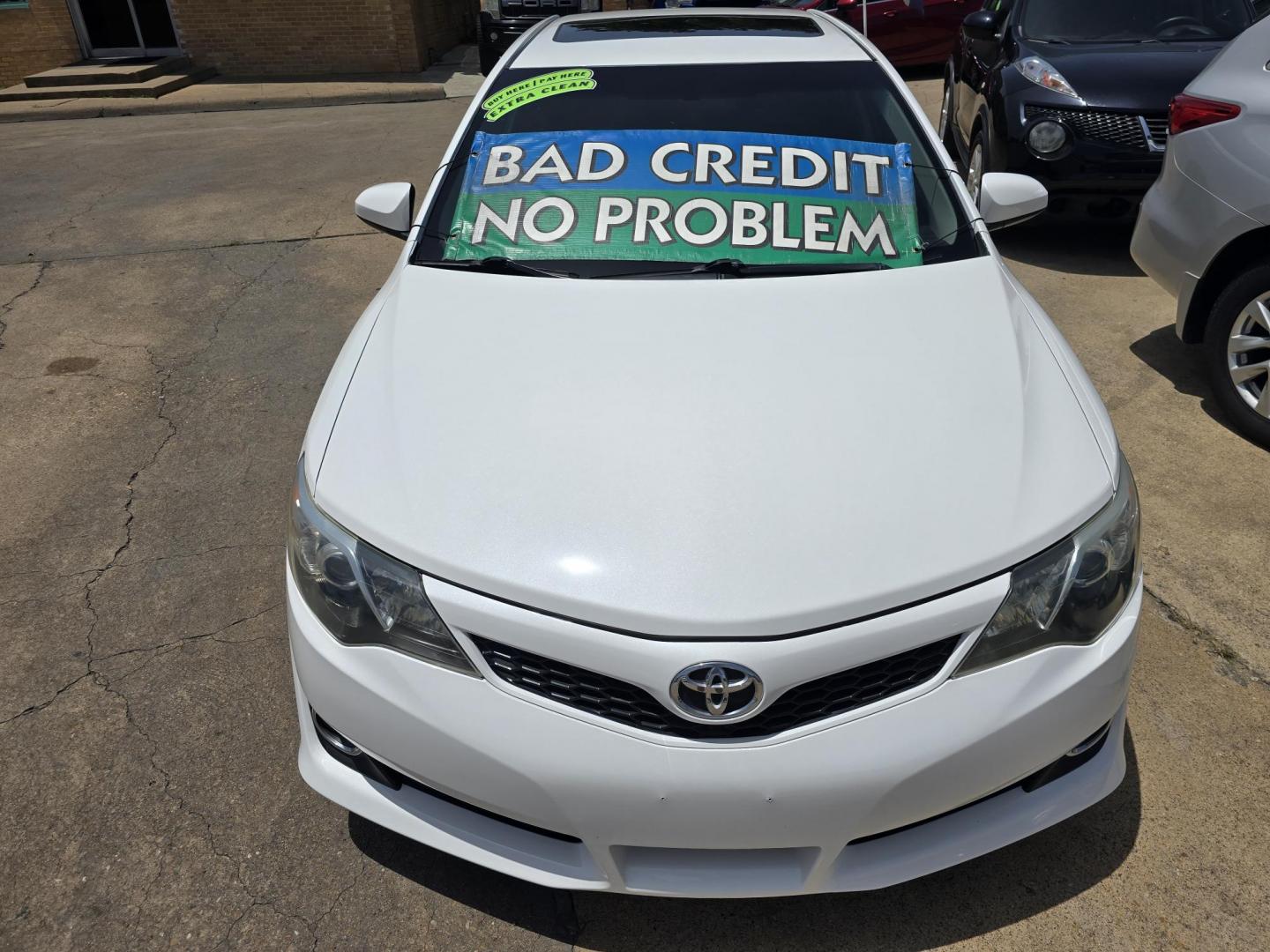 2014 DIAMOND WHITE Toyota Camry SE SPORT (4T1BF1FKXEU) with an 2.5L L4 DOHC 16V engine, 6-Speed Automatic transmission, located at 2660 S.Garland Avenue, Garland, TX, 75041, (469) 298-3118, 32.885551, -96.655602 - Photo#8