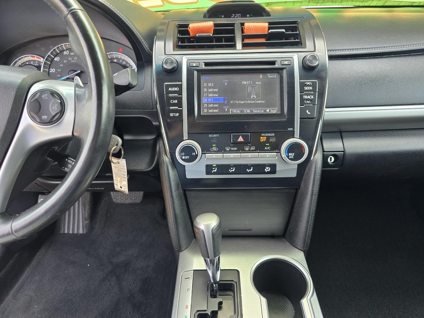 2014 DIAMOND WHITE Toyota Camry SE SPORT (4T1BF1FKXEU) with an 2.5L L4 DOHC 16V engine, 6-Speed Automatic transmission, located at 2660 S.Garland Avenue, Garland, TX, 75041, (469) 298-3118, 32.885551, -96.655602 - Photo#13