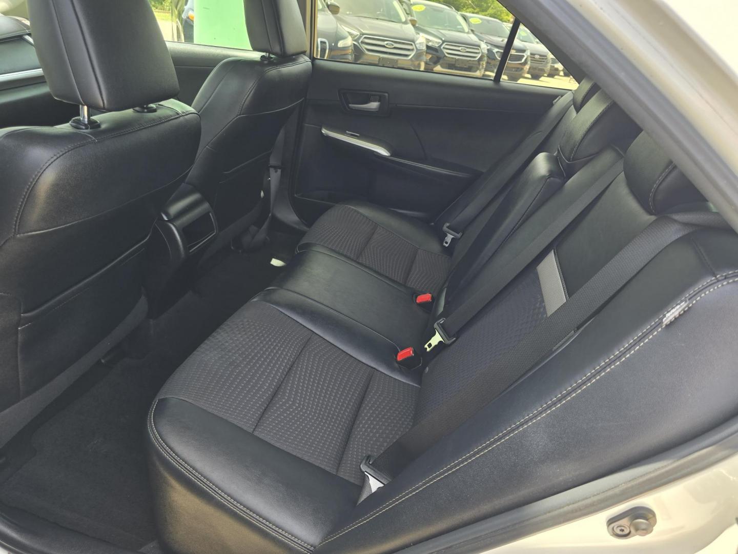 2014 DIAMOND WHITE Toyota Camry SE SPORT (4T1BF1FKXEU) with an 2.5L L4 DOHC 16V engine, 6-Speed Automatic transmission, located at 2660 S.Garland Avenue, Garland, TX, 75041, (469) 298-3118, 32.885551, -96.655602 - Photo#16