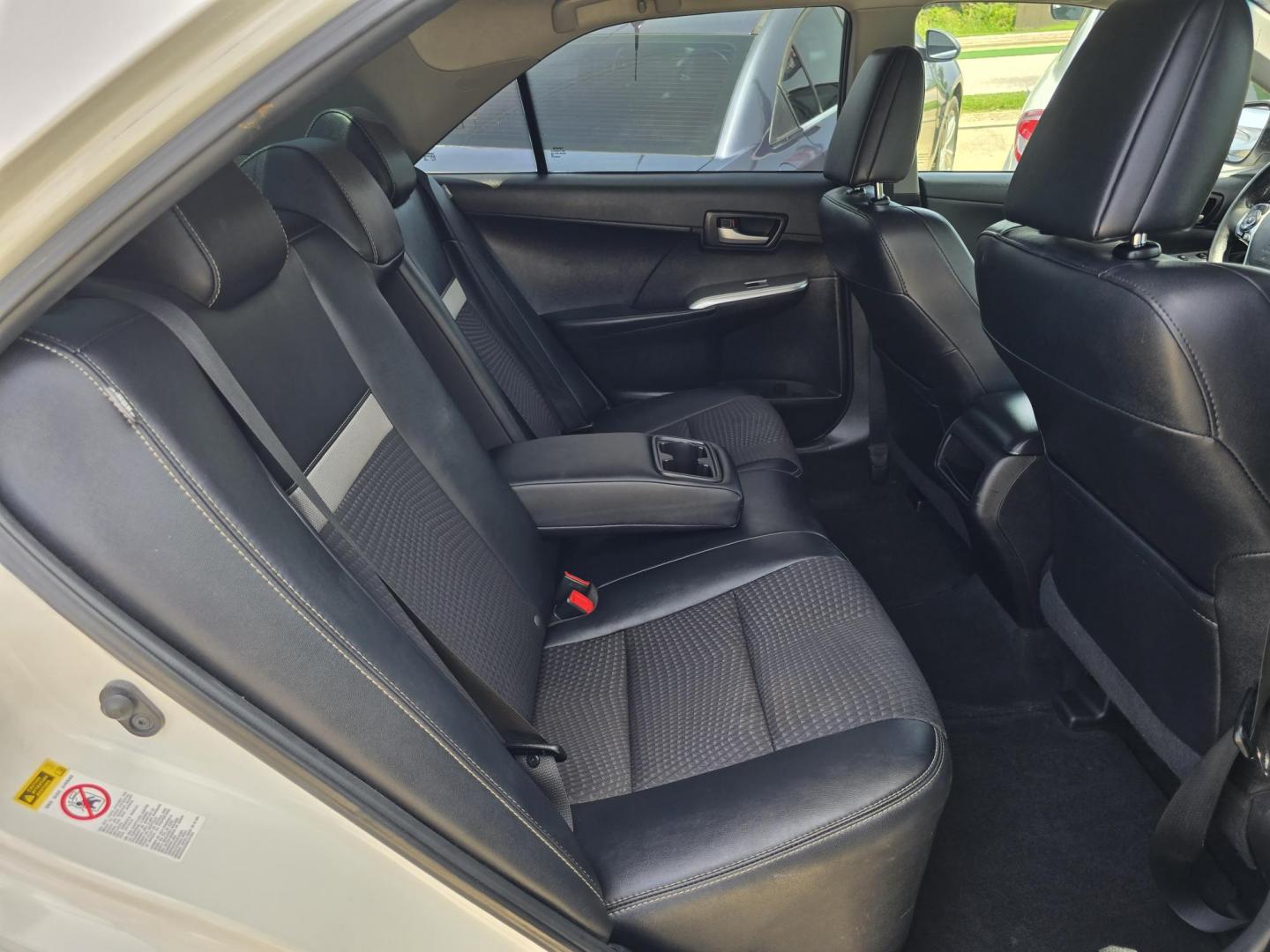 2014 DIAMOND WHITE Toyota Camry SE SPORT (4T1BF1FKXEU) with an 2.5L L4 DOHC 16V engine, 6-Speed Automatic transmission, located at 2660 S.Garland Avenue, Garland, TX, 75041, (469) 298-3118, 32.885551, -96.655602 - Photo#17