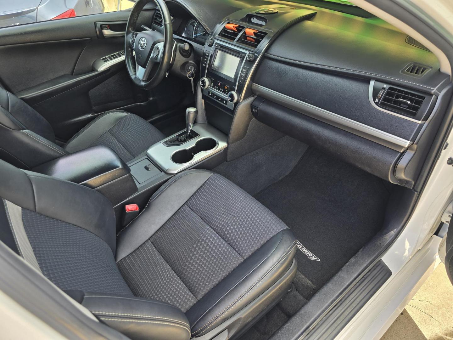 2014 DIAMOND WHITE Toyota Camry SE SPORT (4T1BF1FKXEU) with an 2.5L L4 DOHC 16V engine, 6-Speed Automatic transmission, located at 2660 S.Garland Avenue, Garland, TX, 75041, (469) 298-3118, 32.885551, -96.655602 - Photo#19