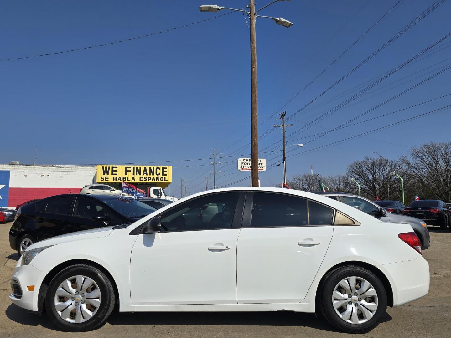 2015 WHITE Chevrolet Cruze LS (1G1PA5SH0F7) with an 1.8L L4 DOHC 16V FFV engine, 6-Speed Automatic transmission, located at 2660 S.Garland Avenue, Garland, TX, 75041, (469) 298-3118, 32.885551, -96.655602 - CASH$$$$$$$ CAR!!! This is a very well cared for 2015 Chevy Cruze LS Sedan! SUPER CLEAN! LIKE NEW! MUST SEE! Come in for a test drive today. We are open from 10am-7pm Monday-Saturday. - Photo#6
