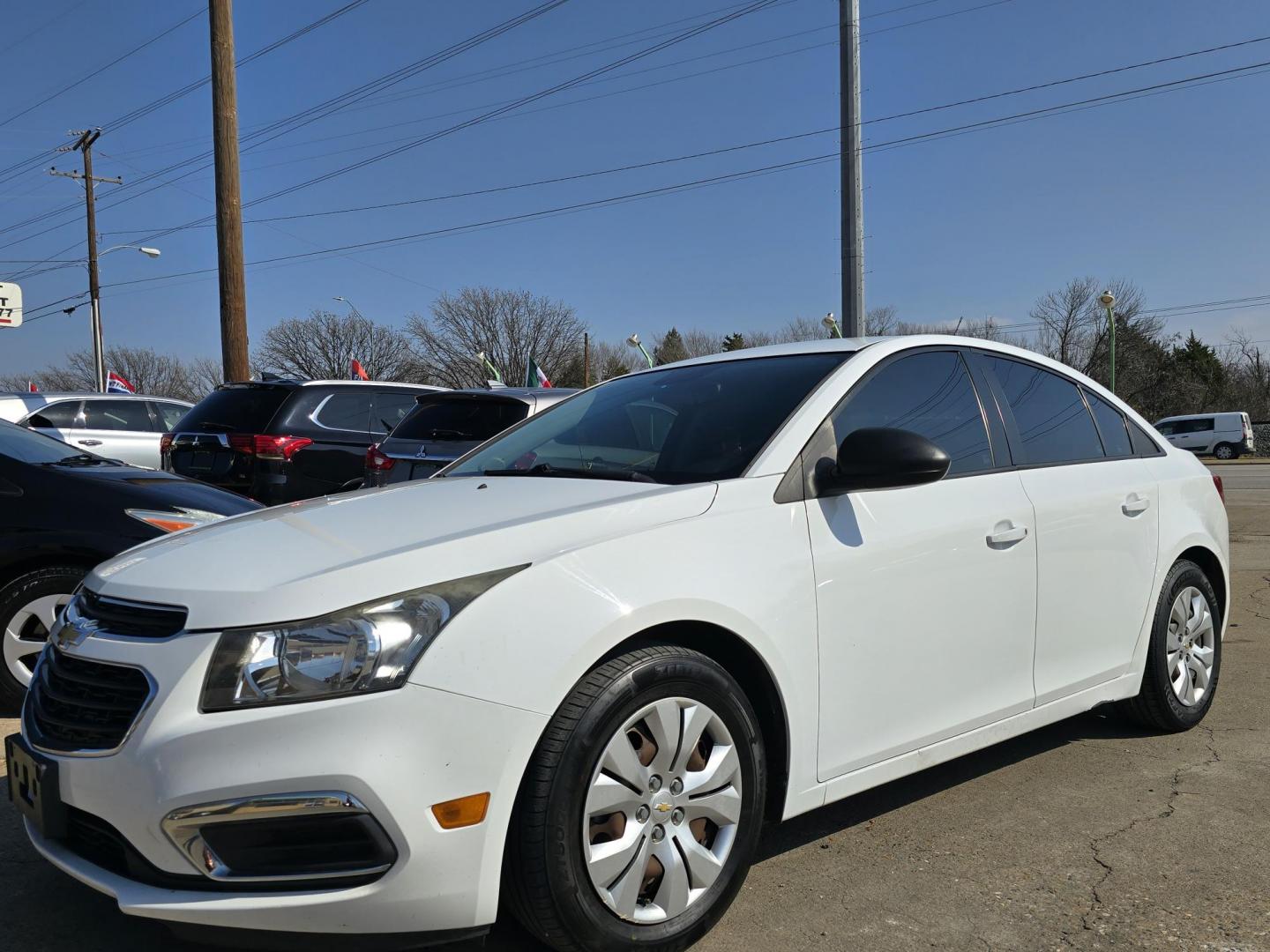 2015 WHITE Chevrolet Cruze LS (1G1PA5SH0F7) with an 1.8L L4 DOHC 16V FFV engine, 6-Speed Automatic transmission, located at 2660 S.Garland Avenue, Garland, TX, 75041, (469) 298-3118, 32.885551, -96.655602 - CASH$$$$$$$ CAR!!! This is a very well cared for 2015 Chevy Cruze LS Sedan! SUPER CLEAN! LIKE NEW! MUST SEE! Come in for a test drive today. We are open from 10am-7pm Monday-Saturday. - Photo#7