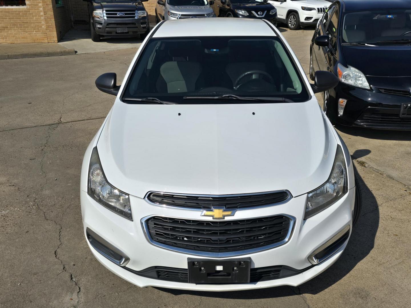 2015 WHITE Chevrolet Cruze LS (1G1PA5SH0F7) with an 1.8L L4 DOHC 16V FFV engine, 6-Speed Automatic transmission, located at 2660 S.Garland Avenue, Garland, TX, 75041, (469) 298-3118, 32.885551, -96.655602 - CASH$$$$$$$ CAR!!! This is a very well cared for 2015 Chevy Cruze LS Sedan! SUPER CLEAN! LIKE NEW! MUST SEE! Come in for a test drive today. We are open from 10am-7pm Monday-Saturday. - Photo#8
