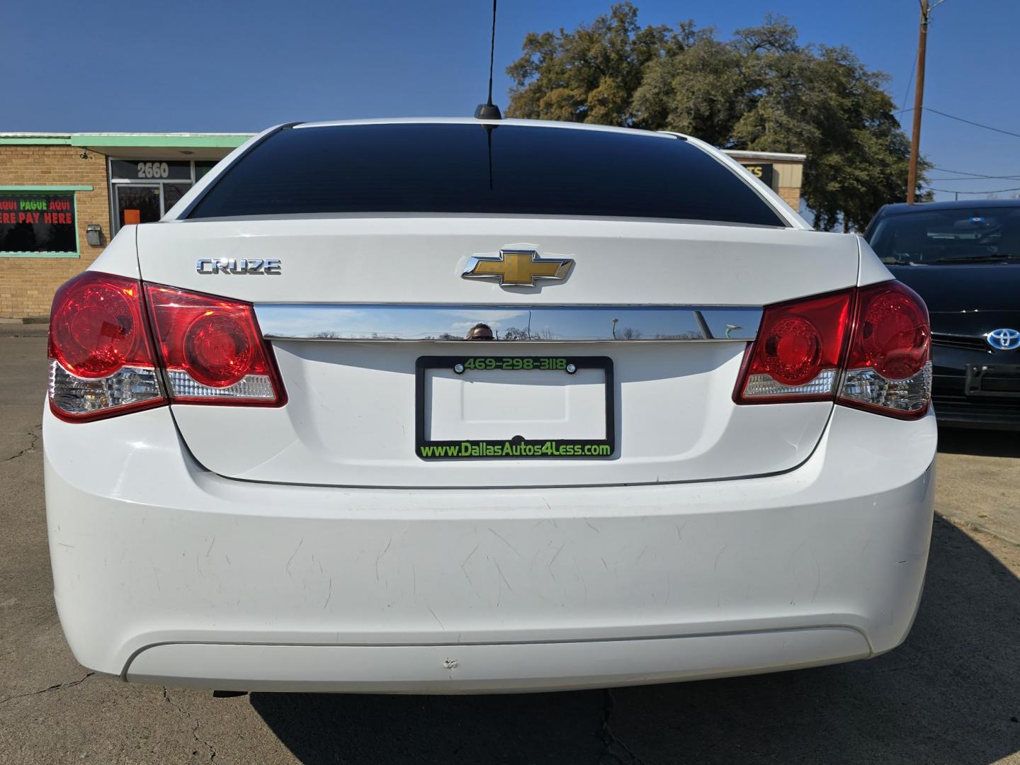 2015 WHITE Chevrolet Cruze LS (1G1PA5SH0F7) with an 1.8L L4 DOHC 16V FFV engine, 6-Speed Automatic transmission, located at 2660 S.Garland Avenue, Garland, TX, 75041, (469) 298-3118, 32.885551, -96.655602 - CASH$$$$$$$ CAR!!! This is a very well cared for 2015 Chevy Cruze LS Sedan! SUPER CLEAN! LIKE NEW! MUST SEE! Come in for a test drive today. We are open from 10am-7pm Monday-Saturday. - Photo#4