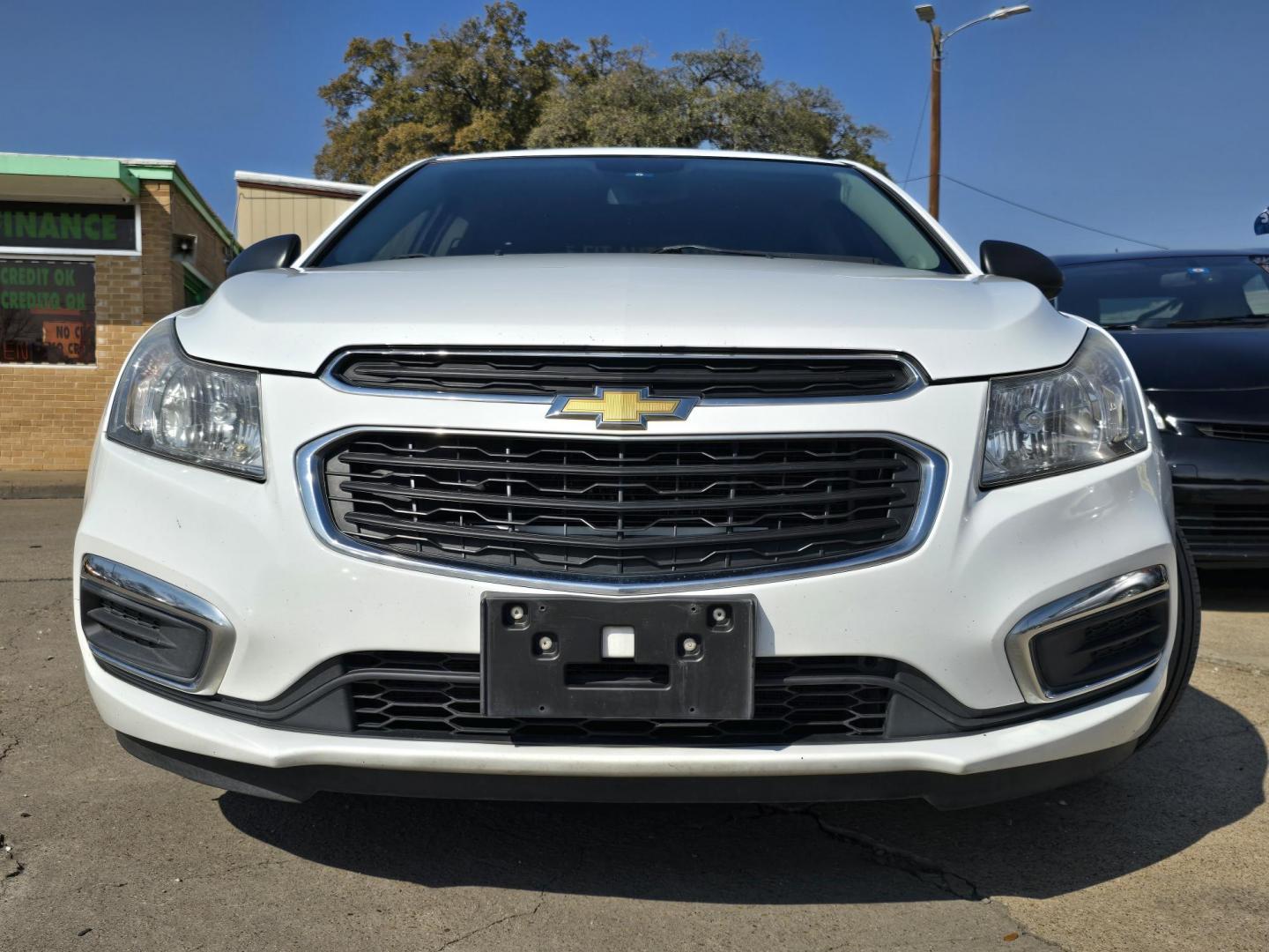 2015 WHITE Chevrolet Cruze LS (1G1PA5SH0F7) with an 1.8L L4 DOHC 16V FFV engine, 6-Speed Automatic transmission, located at 2660 S.Garland Avenue, Garland, TX, 75041, (469) 298-3118, 32.885551, -96.655602 - CASH$$$$$$$ CAR!!! This is a very well cared for 2015 Chevy Cruze LS Sedan! SUPER CLEAN! LIKE NEW! MUST SEE! Come in for a test drive today. We are open from 10am-7pm Monday-Saturday. - Photo#9