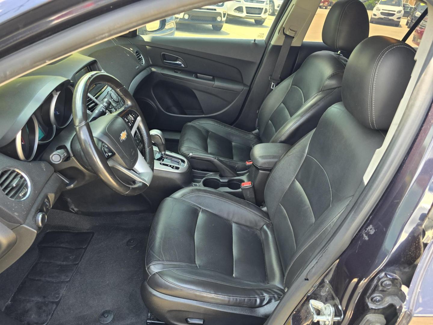 2015 Chevrolet Cruze 2LT (1G1PE5SB8F7) with an 1.4L L4 DOHC 16V TURBO engine, 6-Speed Automatic transmission, located at 2660 S.Garland Avenue, Garland, TX, 75041, (469) 298-3118, 32.885551, -96.655602 - Photo#11