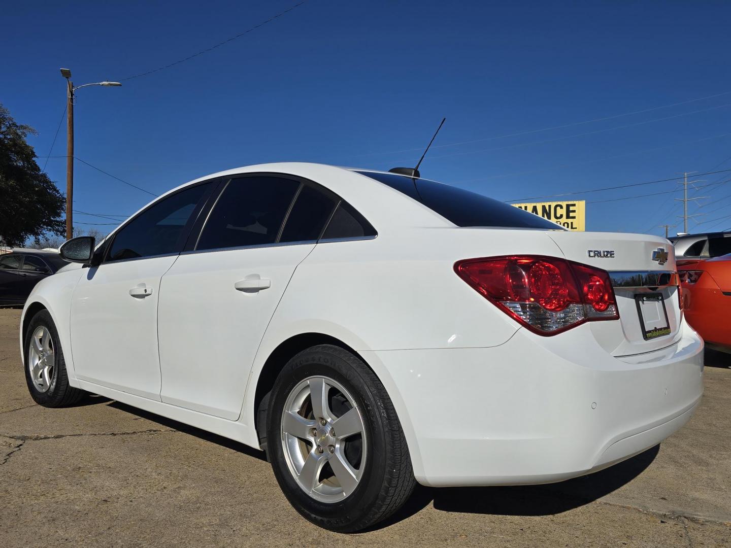 2015 WHITE Chevrolet Cruze LT (1G1PC5SB6F7) with an 1.4L L4 DOHC 16V TURBO engine, 6-Speed Automatic transmission, located at 2660 S.Garland Avenue, Garland, TX, 75041, (469) 298-3118, 32.885551, -96.655602 - Photo#5