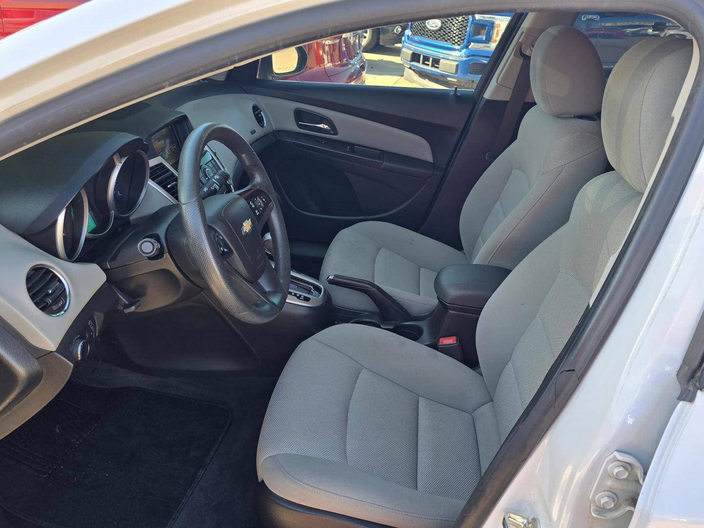 2015 WHITE Chevrolet Cruze LT (1G1PC5SB6F7) with an 1.4L L4 DOHC 16V TURBO engine, 6-Speed Automatic transmission, located at 2660 S.Garland Avenue, Garland, TX, 75041, (469) 298-3118, 32.885551, -96.655602 - Photo#11