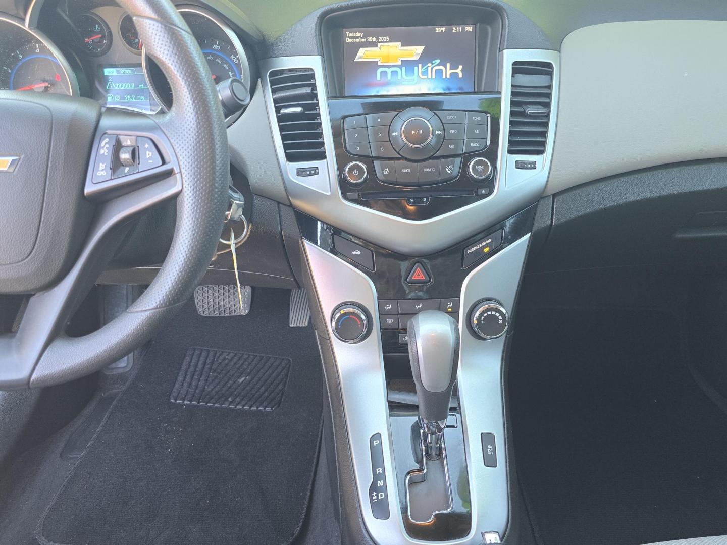 2015 WHITE Chevrolet Cruze LT (1G1PC5SB6F7) with an 1.4L L4 DOHC 16V TURBO engine, 6-Speed Automatic transmission, located at 2660 S.Garland Avenue, Garland, TX, 75041, (469) 298-3118, 32.885551, -96.655602 - Photo#13