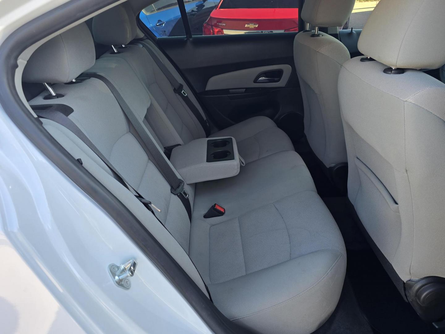 2015 WHITE Chevrolet Cruze LT (1G1PC5SB6F7) with an 1.4L L4 DOHC 16V TURBO engine, 6-Speed Automatic transmission, located at 2660 S.Garland Avenue, Garland, TX, 75041, (469) 298-3118, 32.885551, -96.655602 - Photo#16