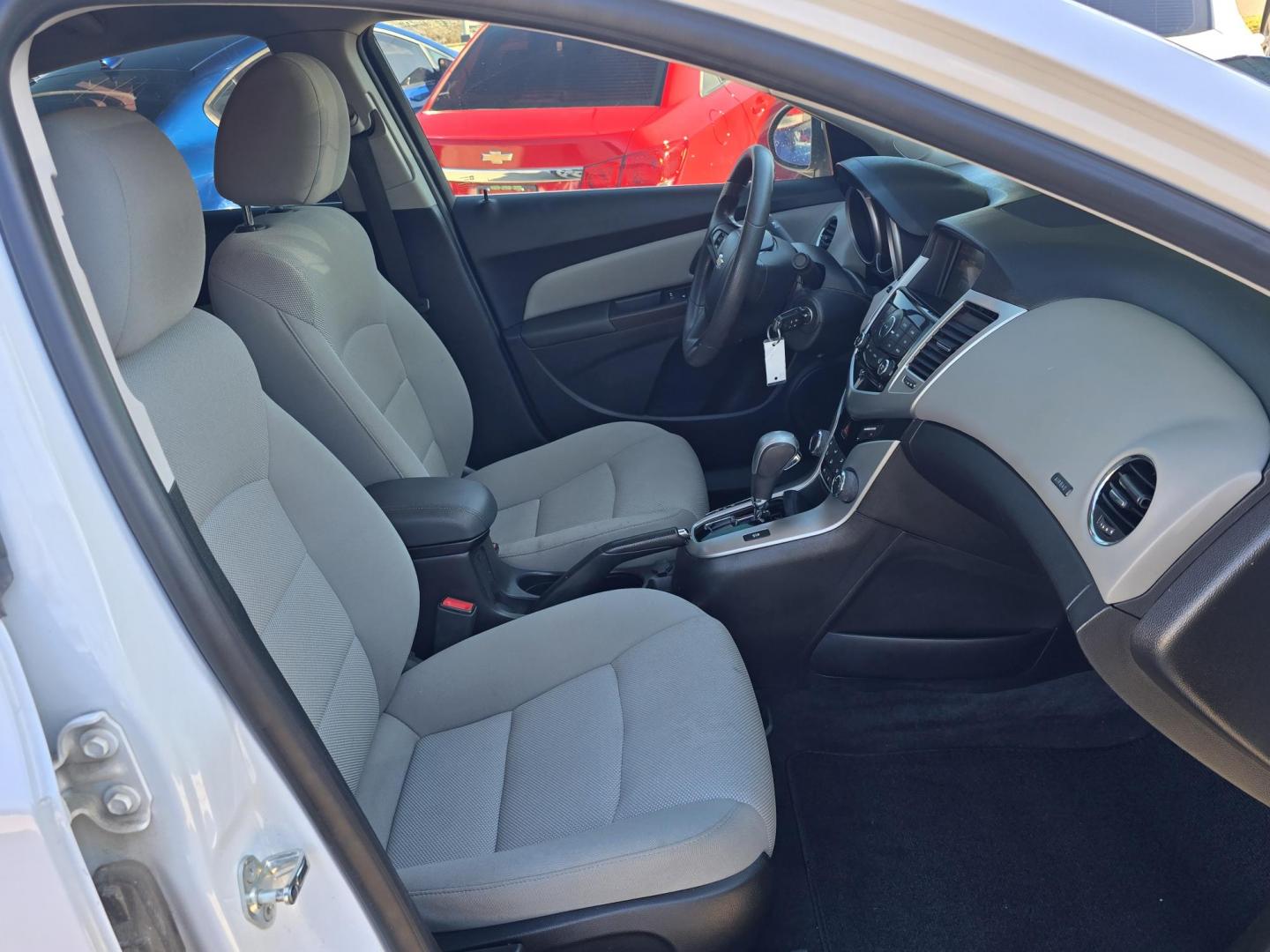 2015 WHITE Chevrolet Cruze LT (1G1PC5SB6F7) with an 1.4L L4 DOHC 16V TURBO engine, 6-Speed Automatic transmission, located at 2660 S.Garland Avenue, Garland, TX, 75041, (469) 298-3118, 32.885551, -96.655602 - Photo#17