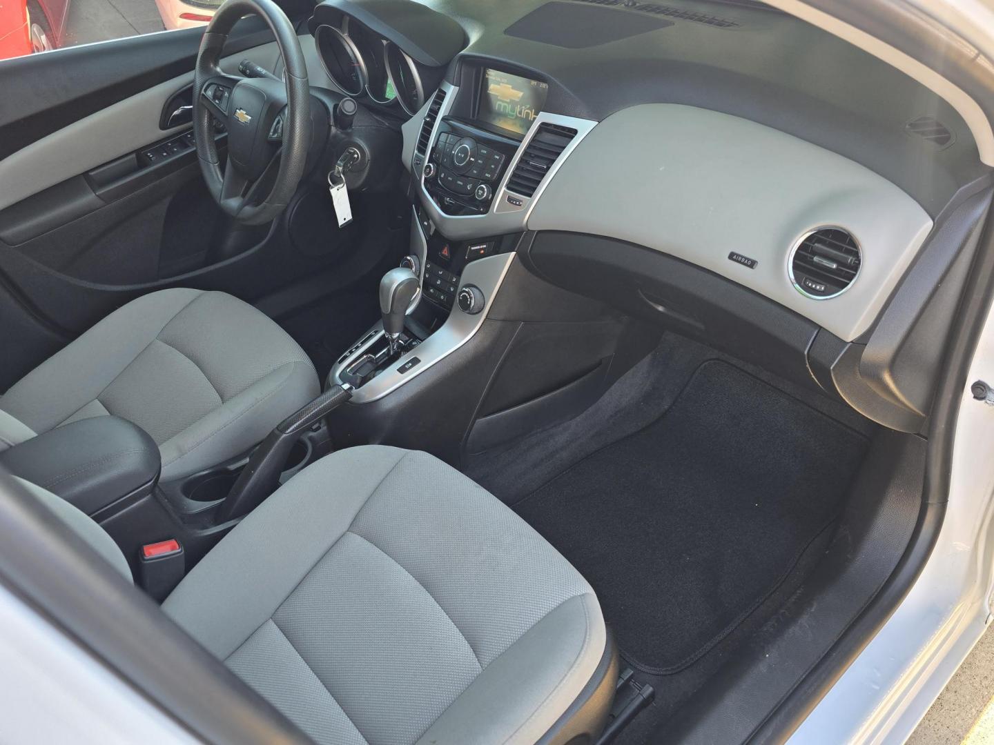 2015 WHITE Chevrolet Cruze LT (1G1PC5SB6F7) with an 1.4L L4 DOHC 16V TURBO engine, 6-Speed Automatic transmission, located at 2660 S.Garland Avenue, Garland, TX, 75041, (469) 298-3118, 32.885551, -96.655602 - Photo#18