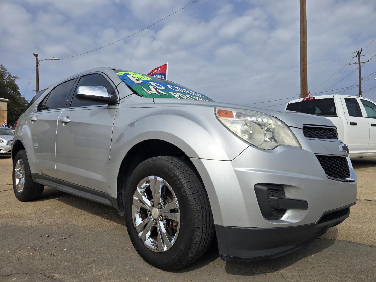 2015 SILVER Chevrolet Equinox LS (2GNALAEK9F1) with an 2.4L L4 DOHC 16V FFV engine, 6-Speed Automatic transmission, located at 2660 S.Garland Avenue, Garland, TX, 75041, (469) 298-3118, 32.885551, -96.655602 - Photo#1
