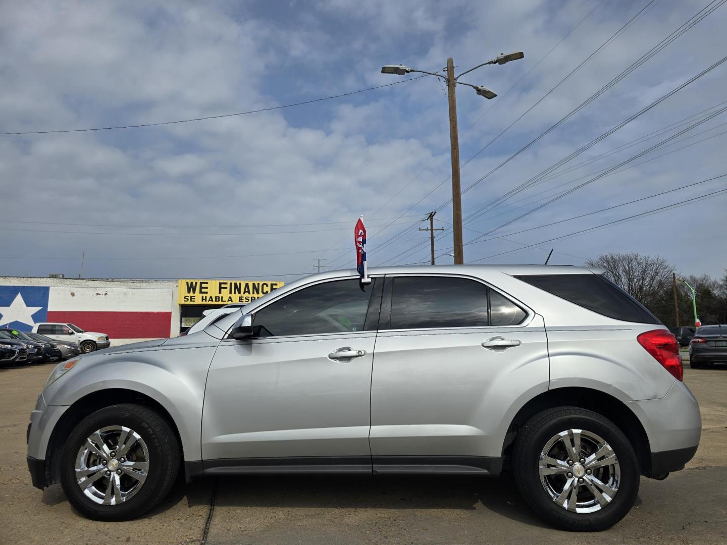 2015 SILVER Chevrolet Equinox LS (2GNALAEK9F1) with an 2.4L L4 DOHC 16V FFV engine, 6-Speed Automatic transmission, located at 2660 S.Garland Avenue, Garland, TX, 75041, (469) 298-3118, 32.885551, -96.655602 - Photo#6