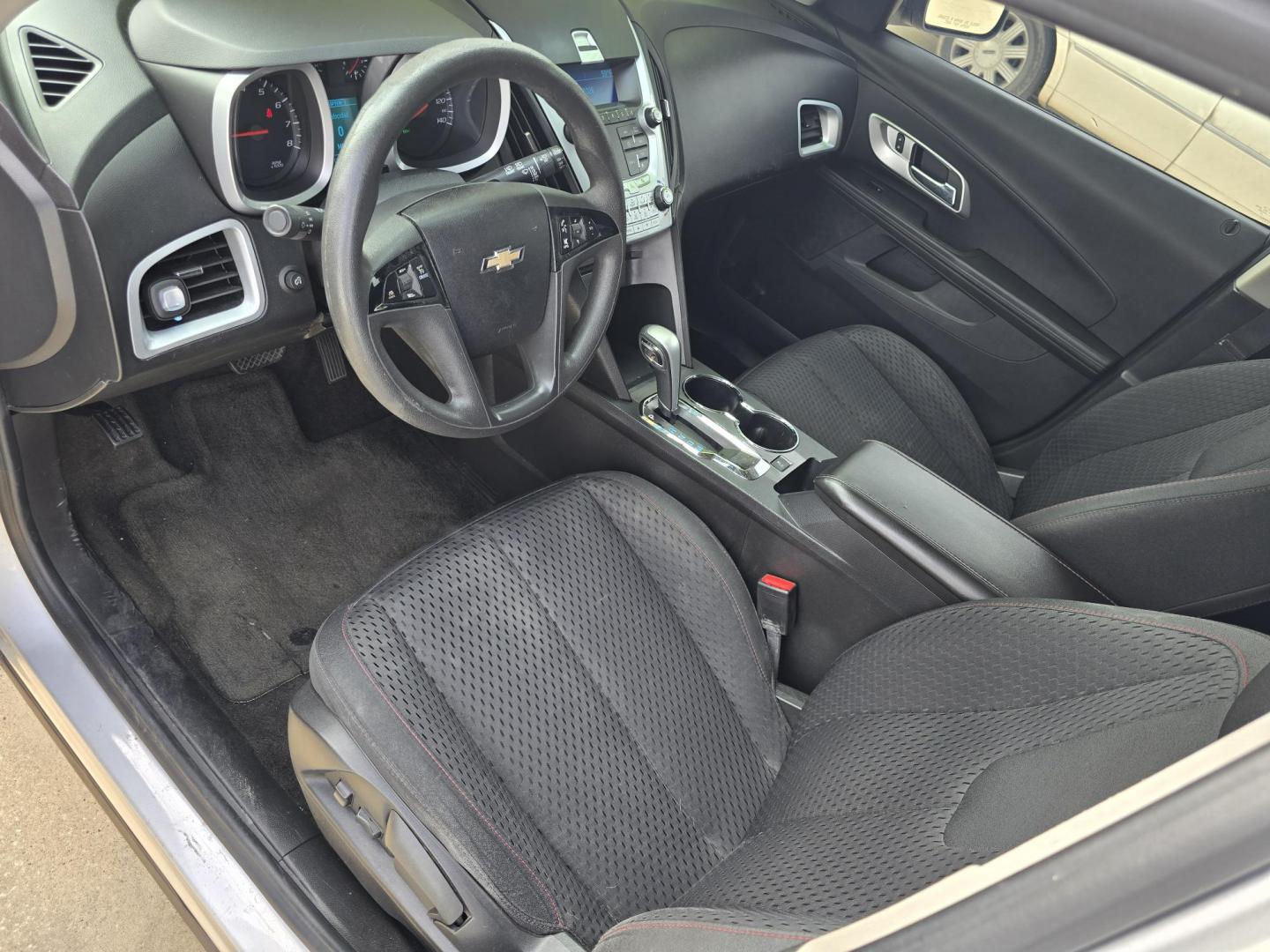 2015 SILVER Chevrolet Equinox LS (2GNALAEK9F1) with an 2.4L L4 DOHC 16V FFV engine, 6-Speed Automatic transmission, located at 2660 S.Garland Avenue, Garland, TX, 75041, (469) 298-3118, 32.885551, -96.655602 - Photo#10