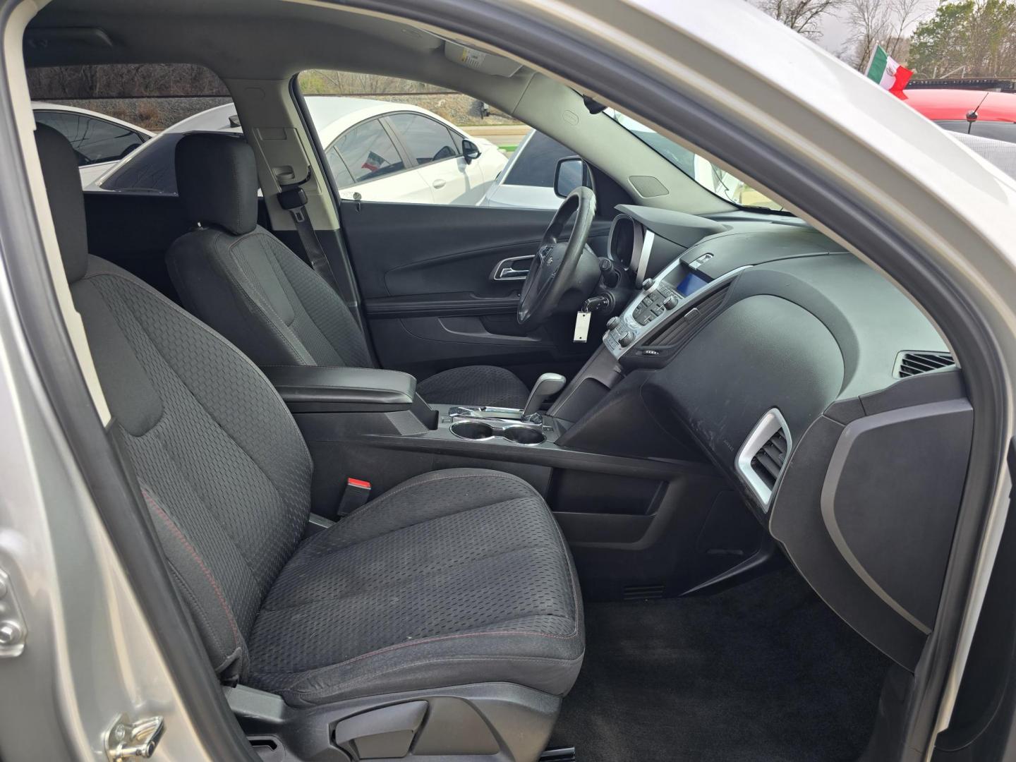 2015 SILVER Chevrolet Equinox LS (2GNALAEK9F1) with an 2.4L L4 DOHC 16V FFV engine, 6-Speed Automatic transmission, located at 2660 S.Garland Avenue, Garland, TX, 75041, (469) 298-3118, 32.885551, -96.655602 - Photo#17