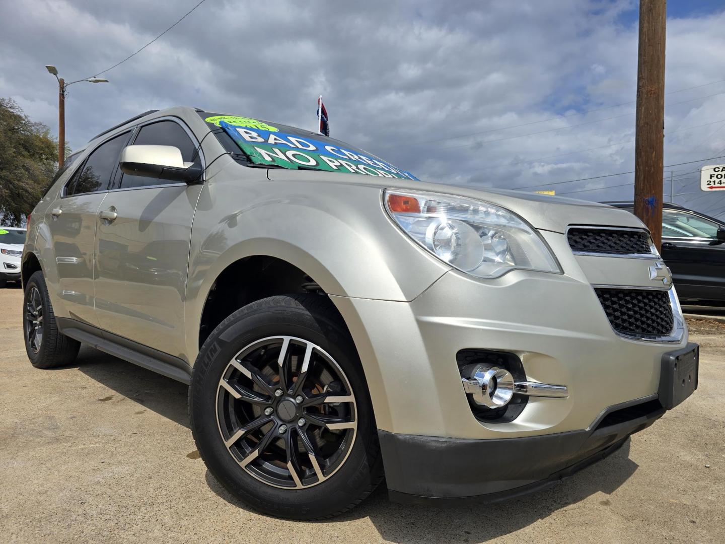 2015 GOLD Chevrolet Equinox 2LT (2GNALCEK1F6) with an 2.4L L4 DOHC 16V FFV engine, 6-Speed Automatic transmission, located at 2660 S.Garland Avenue, Garland, TX, 75041, (469) 298-3118, 32.885551, -96.655602 - Photo#0