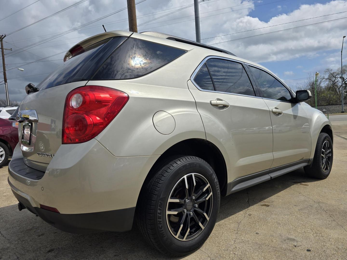 2015 GOLD Chevrolet Equinox 2LT (2GNALCEK1F6) with an 2.4L L4 DOHC 16V FFV engine, 6-Speed Automatic transmission, located at 2660 S.Garland Avenue, Garland, TX, 75041, (469) 298-3118, 32.885551, -96.655602 - Photo#3