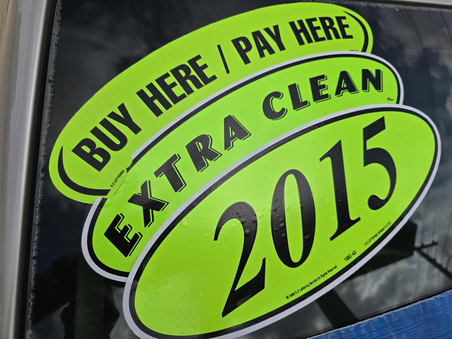 2015 GOLD Chevrolet Equinox 2LT (2GNALCEK1F6) with an 2.4L L4 DOHC 16V FFV engine, 6-Speed Automatic transmission, located at 2660 S.Garland Avenue, Garland, TX, 75041, (469) 298-3118, 32.885551, -96.655602 - Photo#22