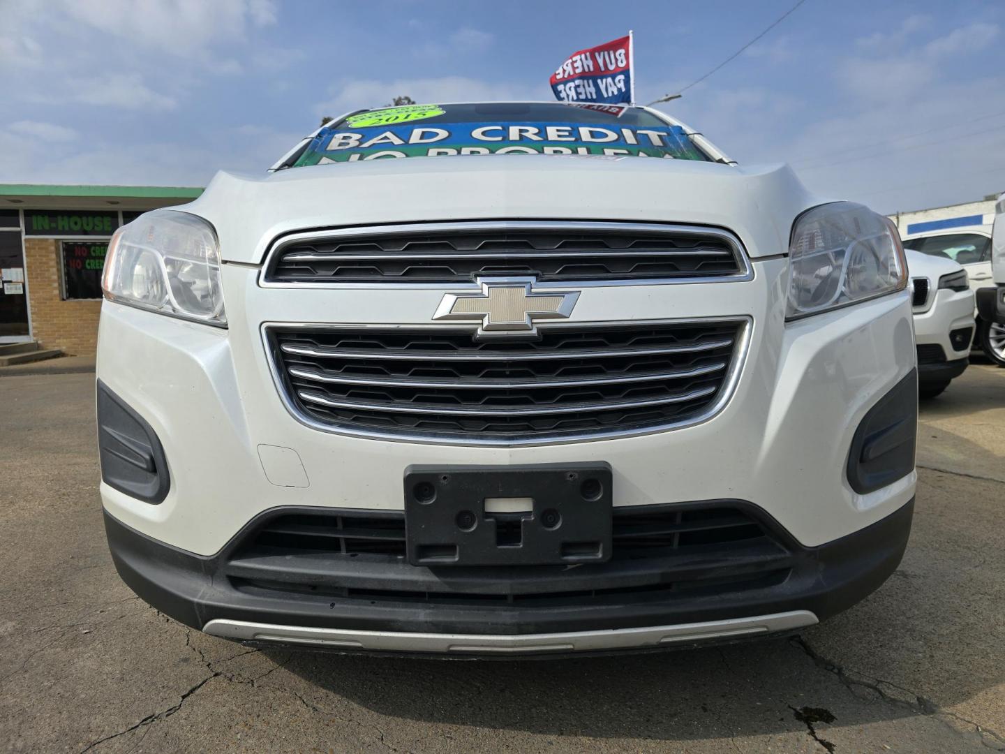 2015 WHITE Chevrolet Trax LT (KL7CJLSB0FB) with an 1.4L L4 DOHC 16V FFV engine, AUTO transmission, located at 2660 S.Garland Avenue, Garland, TX, 75041, (469) 298-3118, 32.885551, -96.655602 - Photo#12