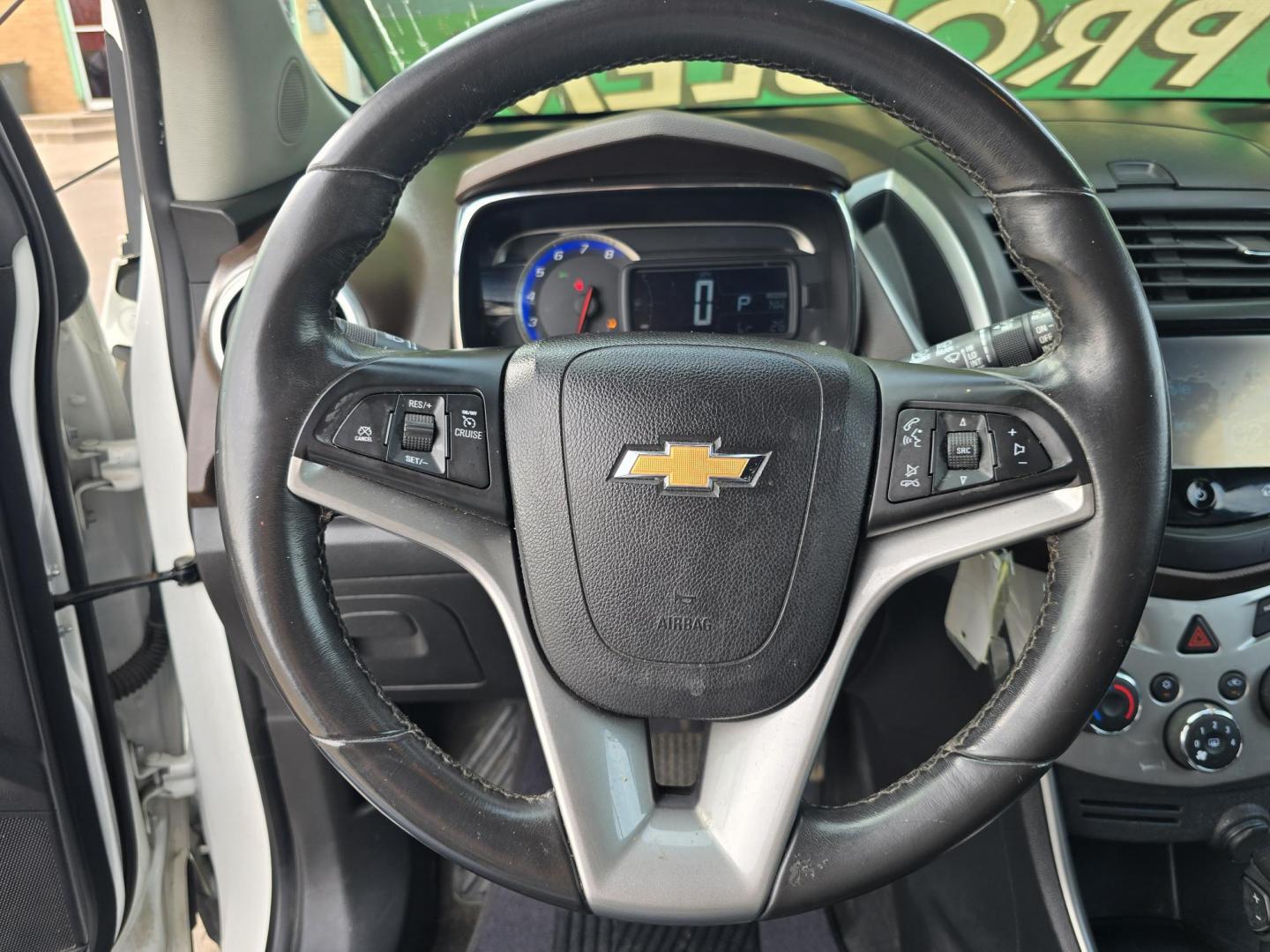 2015 WHITE Chevrolet Trax LT (KL7CJLSB0FB) with an 1.4L L4 DOHC 16V FFV engine, AUTO transmission, located at 2660 S.Garland Avenue, Garland, TX, 75041, (469) 298-3118, 32.885551, -96.655602 - Photo#16