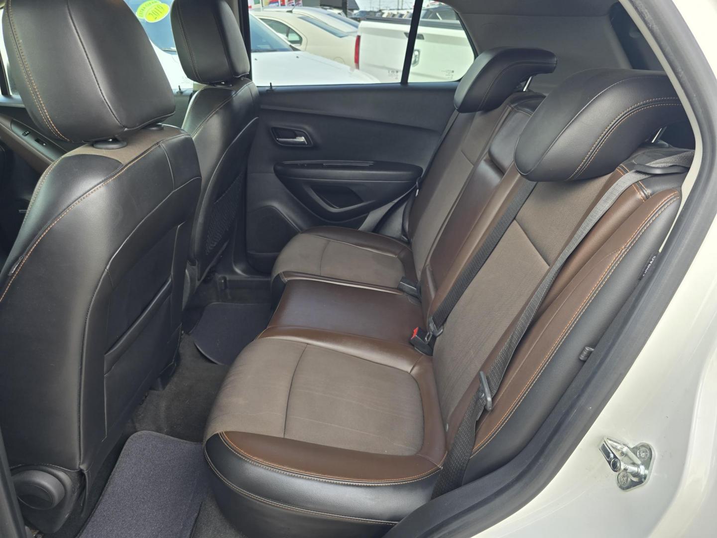 2015 WHITE Chevrolet Trax LT (KL7CJLSB0FB) with an 1.4L L4 DOHC 16V FFV engine, AUTO transmission, located at 2660 S.Garland Avenue, Garland, TX, 75041, (469) 298-3118, 32.885551, -96.655602 - Photo#21