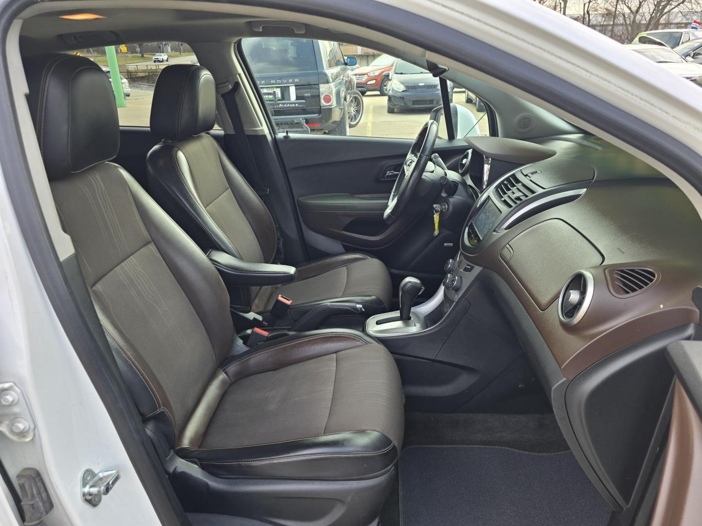 2015 WHITE Chevrolet Trax LT (KL7CJLSB0FB) with an 1.4L L4 DOHC 16V FFV engine, AUTO transmission, located at 2660 S.Garland Avenue, Garland, TX, 75041, (469) 298-3118, 32.885551, -96.655602 - Photo#24